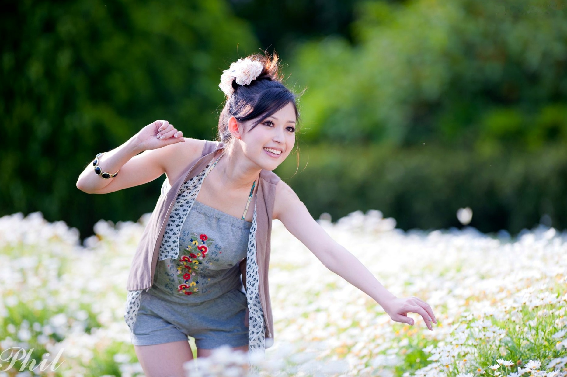 Gallery - 台湾女神Avy杜可薇花园户外清纯外拍，甜美阳光夏日吊带短裤写真集台湾清新户外治愈系女神 女神私房照_秀色女神 - image 11