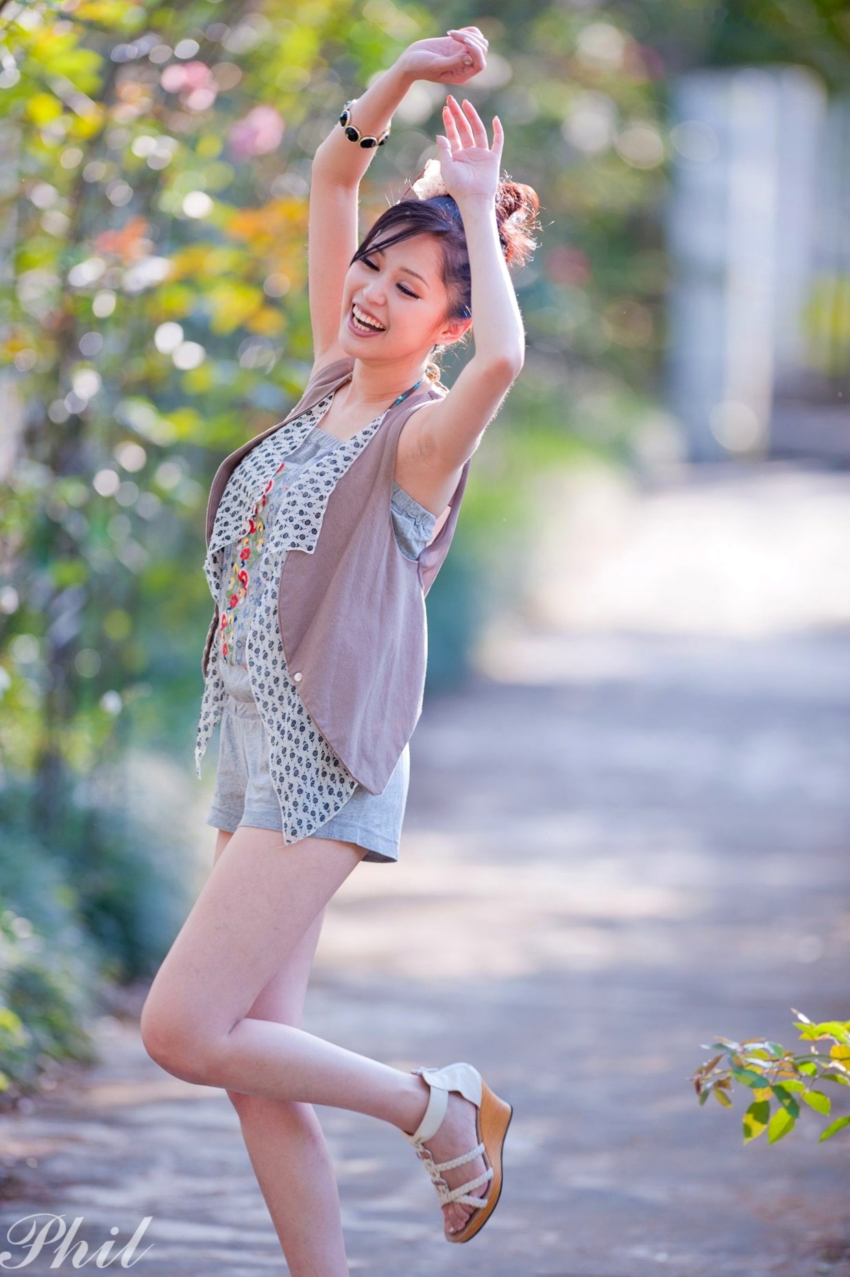 Gallery - 台湾女神Avy杜可薇花园户外清纯外拍，甜美阳光夏日吊带短裤写真集台湾清新户外治愈系女神 女神私房照_秀色女神 - image 26