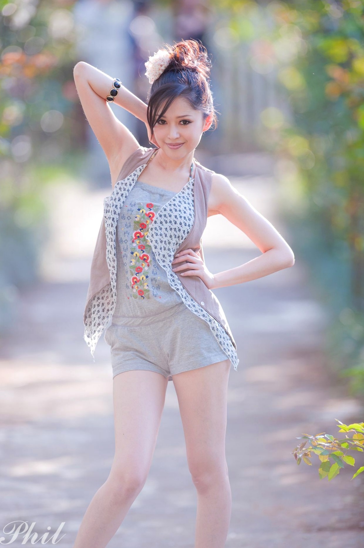 Gallery - 台湾女神Avy杜可薇花园户外清纯外拍，甜美阳光夏日吊带短裤写真集台湾清新户外治愈系女神 女神私房照_秀色女神 - image 33