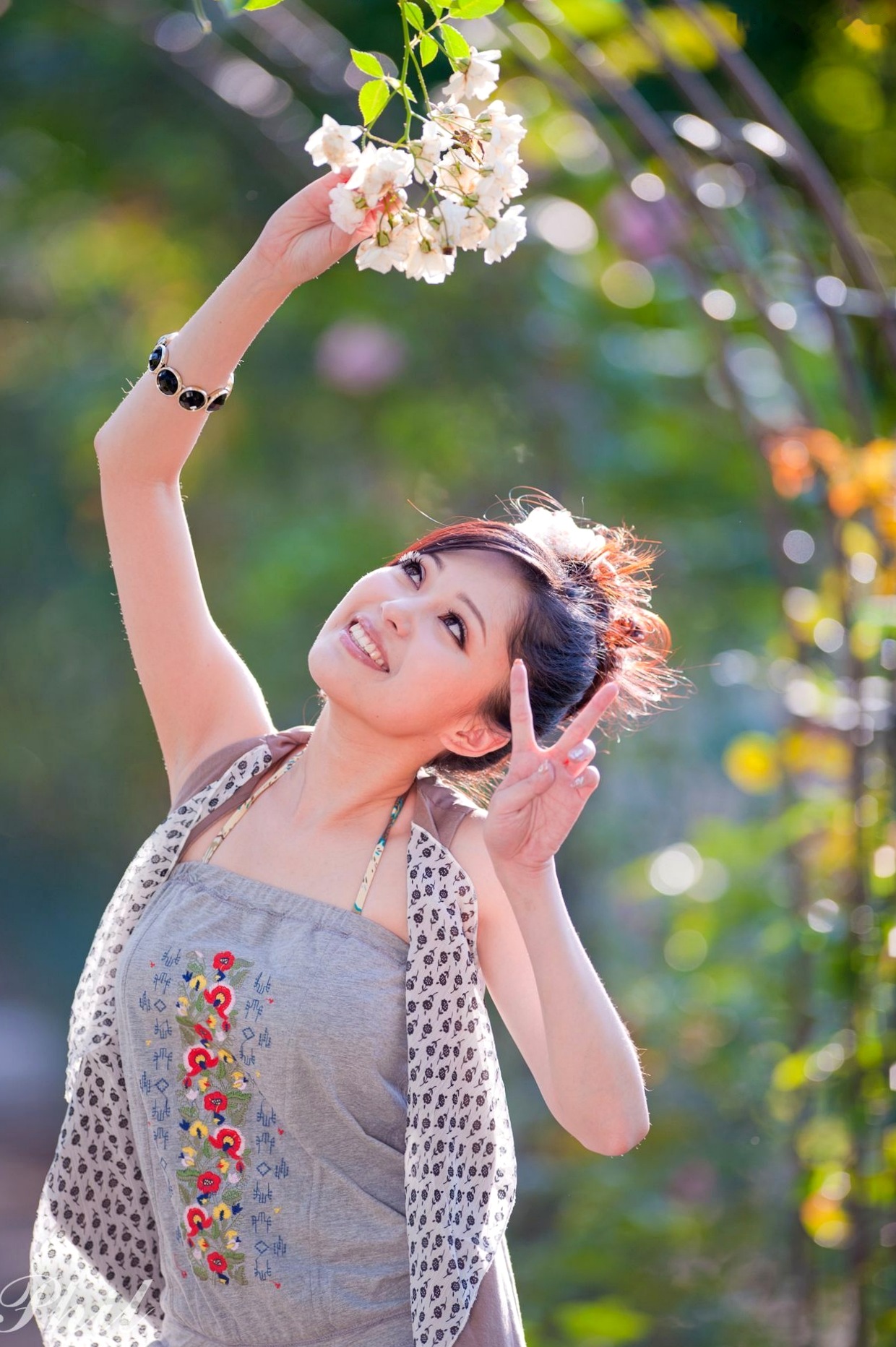 Gallery - 台湾女神Avy杜可薇花园户外清纯外拍，甜美阳光夏日吊带短裤写真集台湾清新户外治愈系女神 女神私房照_秀色女神 - image 60