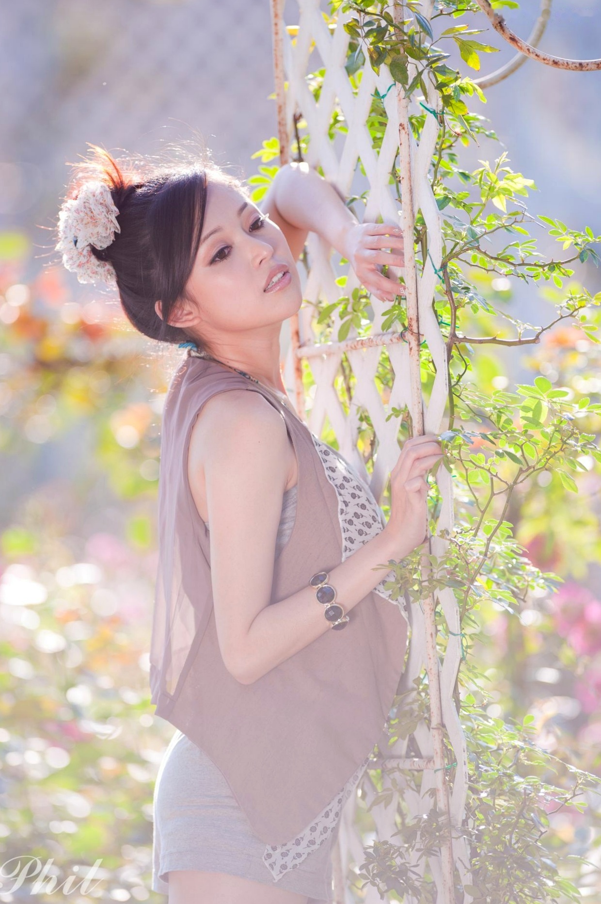 Gallery - 台湾女神Avy杜可薇花园户外清纯外拍，甜美阳光夏日吊带短裤写真集台湾清新户外治愈系女神 女神私房照_秀色女神 - image 104