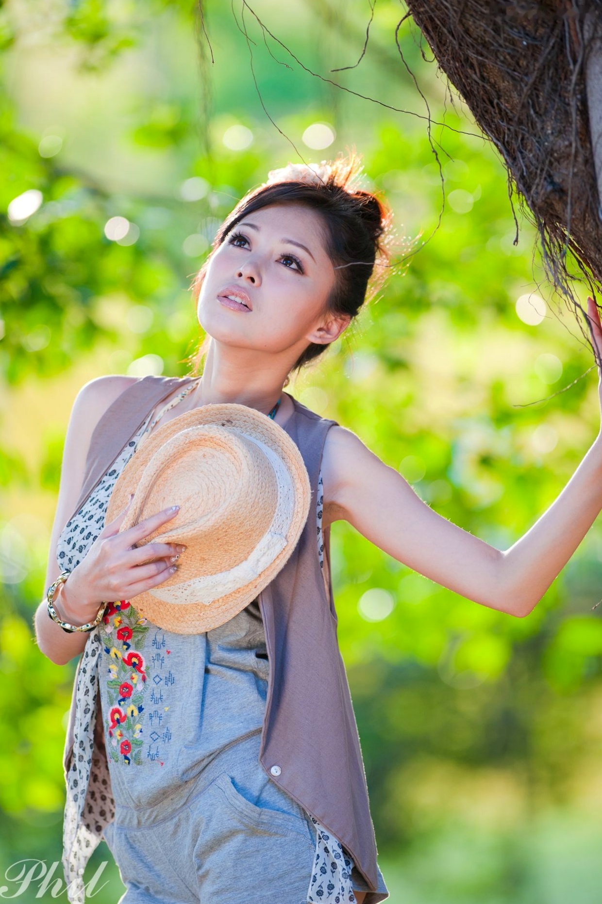 Gallery - 台湾女神Avy杜可薇花园户外清纯外拍，甜美阳光夏日吊带短裤写真集台湾清新户外治愈系女神 女神私房照_秀色女神 - image 129