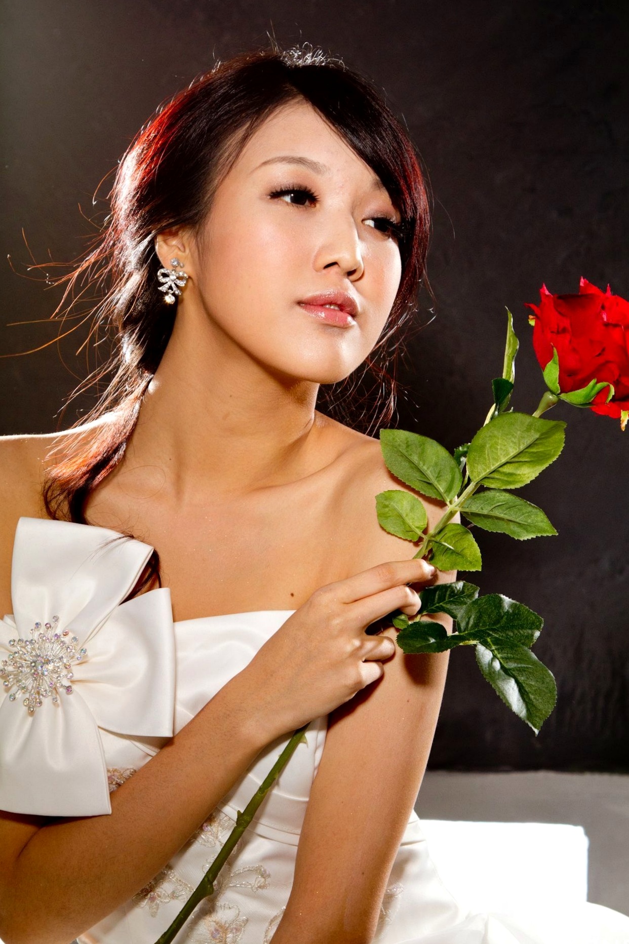 Gallery - 台湾正妹模特 - model陈玮廷Jill纯白婚纱写真，精致礼服尽显古典浪漫优雅气质台湾婚纱气质优雅 女神私房照_秀色女神 - image 28