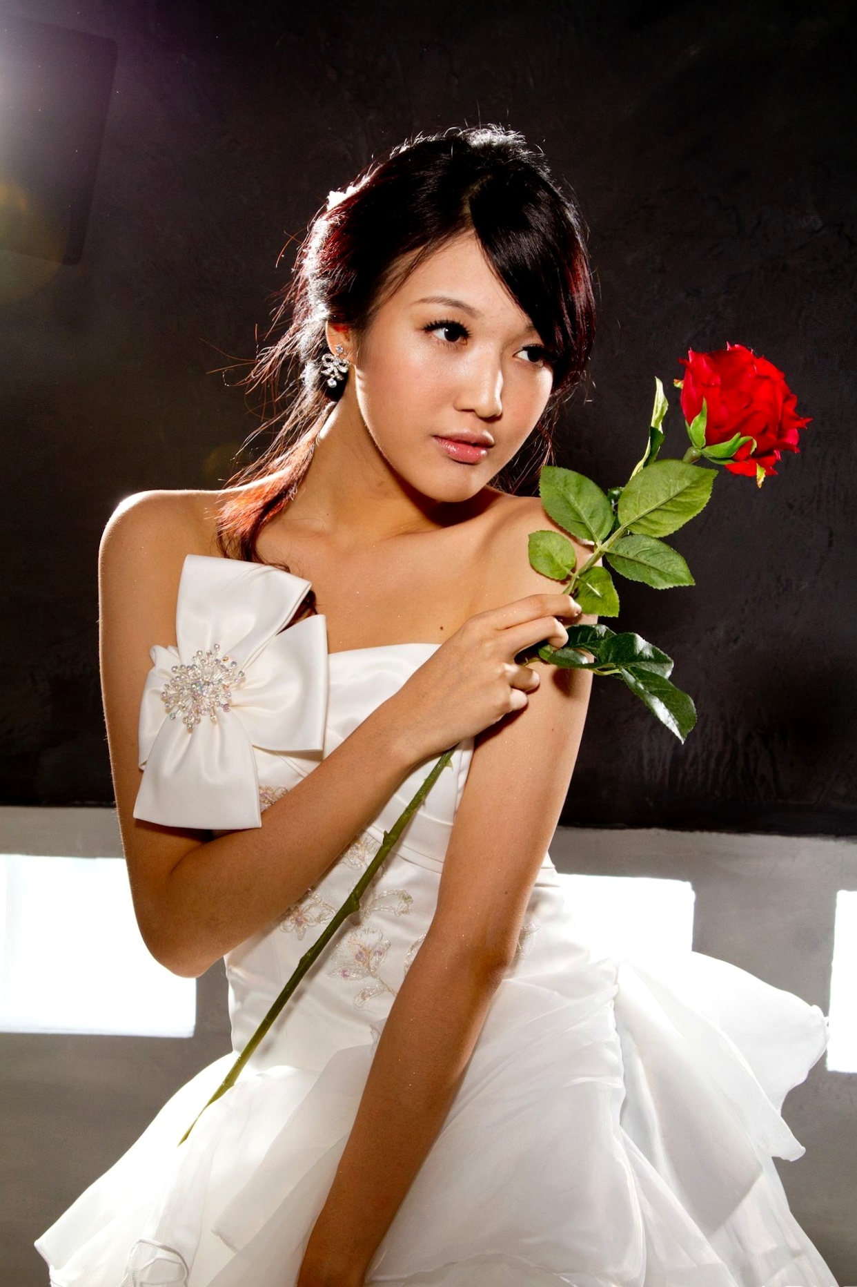 Gallery - 台湾正妹模特 - model陈玮廷Jill纯白婚纱写真，精致礼服尽显古典浪漫优雅气质台湾婚纱气质优雅 女神私房照_秀色女神 - image 29