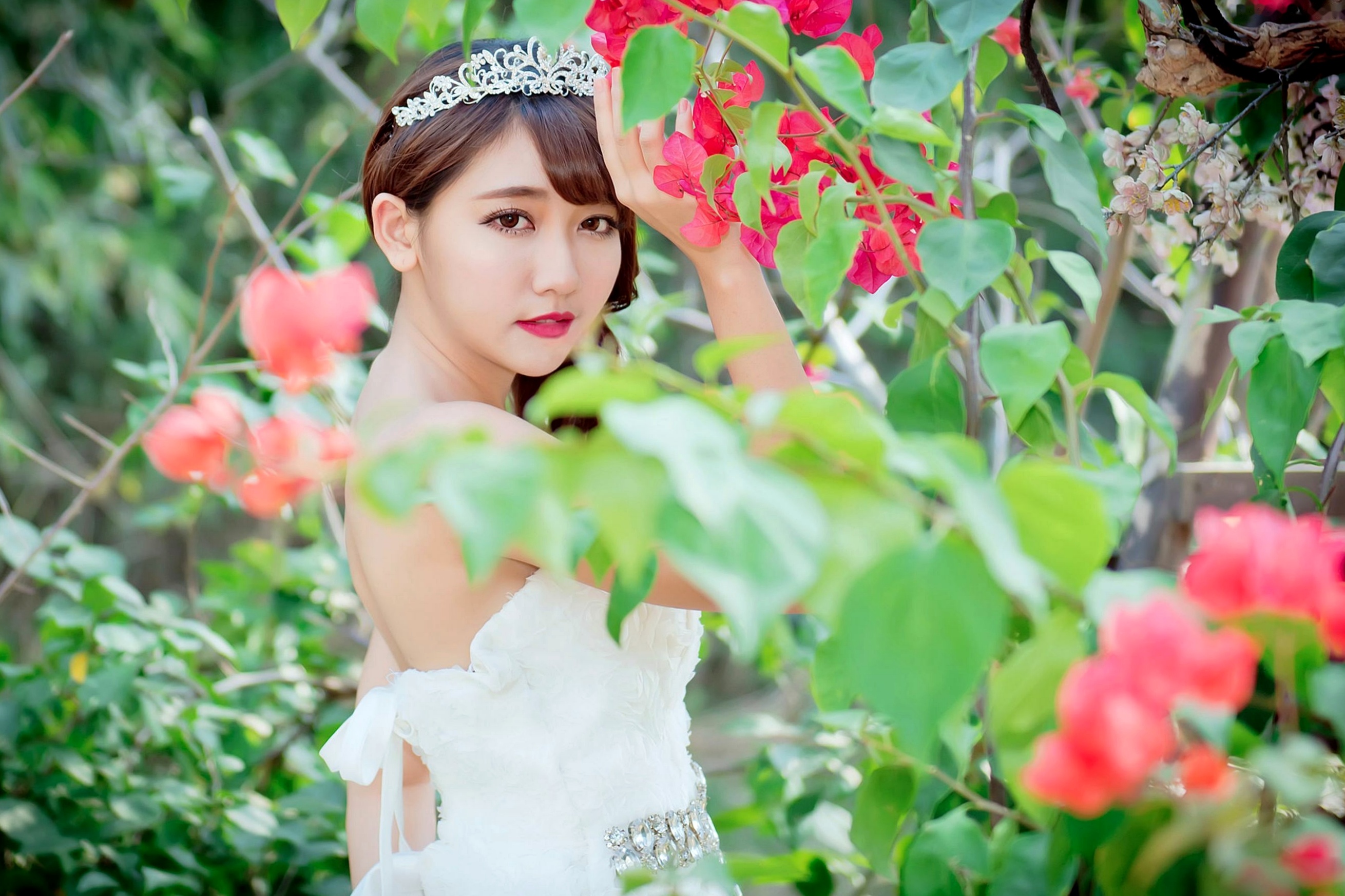 Gallery - 台湾正妹许庆琳/许庆伶私房写真：《绽放的玫瑰》复古红裙名媛与户外旋转阶梯优雅大片台湾气质女神清新私房照 女神私房照_秀色女神 - image 4