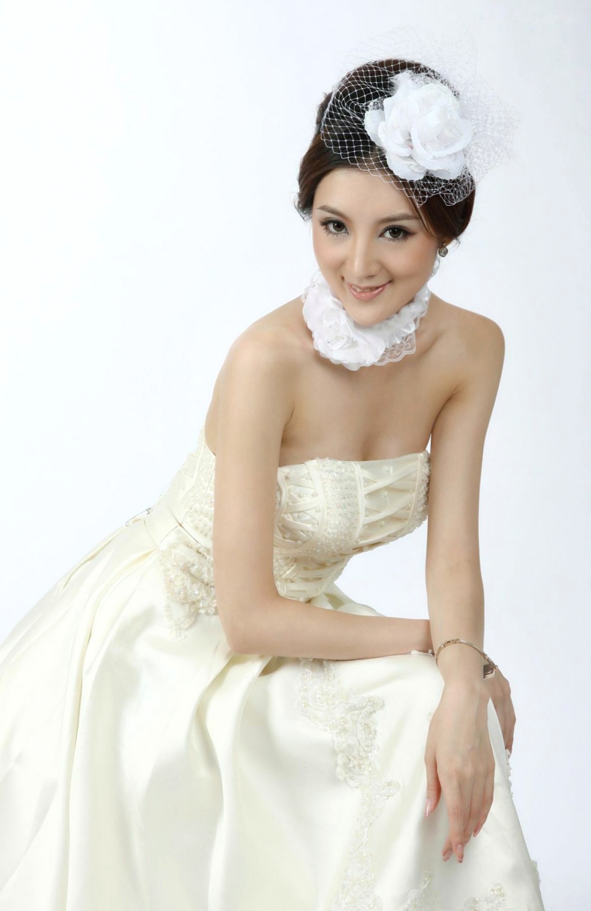 Gallery - 台湾正妹吴鑫桐YOYO写真：黑裙野性诱惑与纯洁婚纱的曼妙碰撞女神性感诱惑冷艳婚纱 女神私房照_秀色女神 - image 25