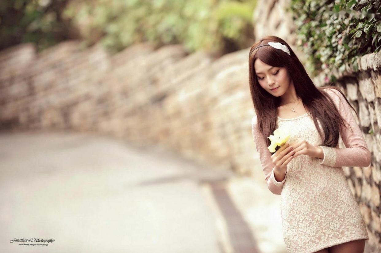 Gallery - 台湾正妹Winnie小雪与晶晶（金允乔）港澳清新街拍写真，百变造型演绎都市时尚潮流台湾街拍清新治愈系气质 女神私房照_秀色女神 - image 13