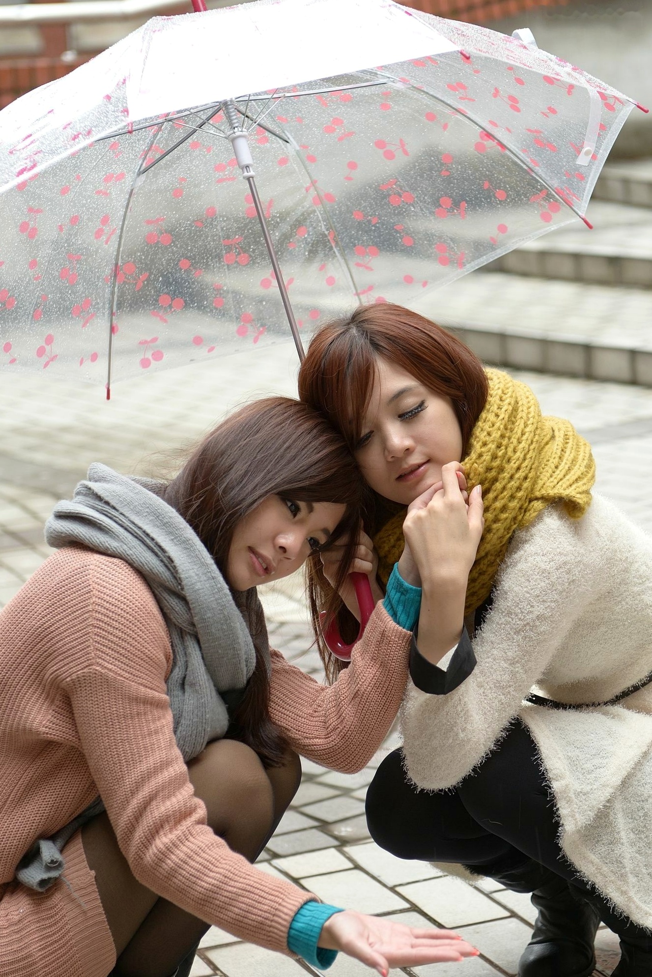 Gallery - 台湾正妹鲔鱼徐玮吟与蔡小洁写真集：清新户外私房与温馨室内居家风格合集台湾清新治愈系私房照户外 女神私房照_秀色女神 - image 27