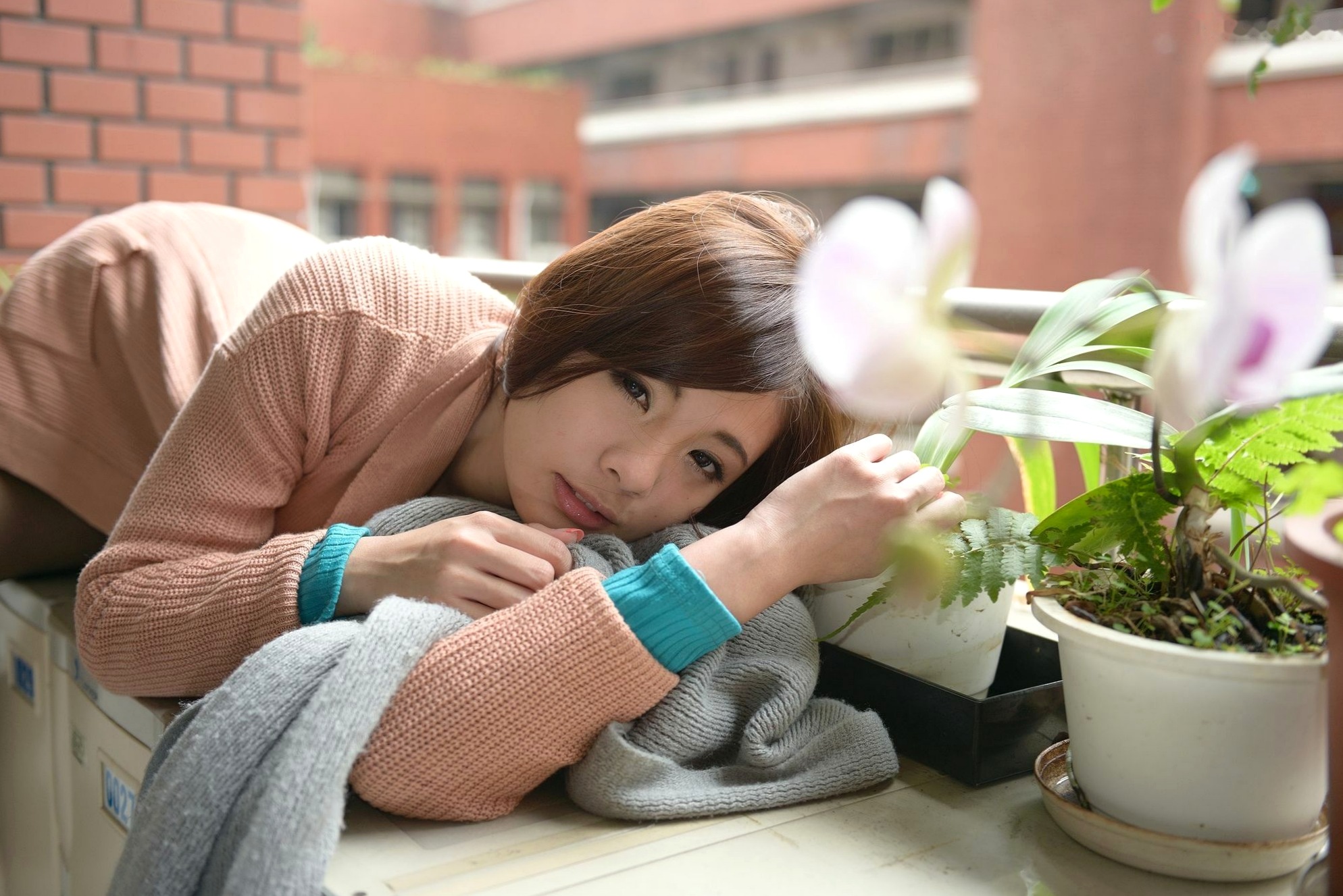 Gallery - 台湾正妹鲔鱼徐玮吟与蔡小洁写真集：清新户外私房与温馨室内居家风格合集台湾清新治愈系私房照户外 女神私房照_秀色女神 - image 30