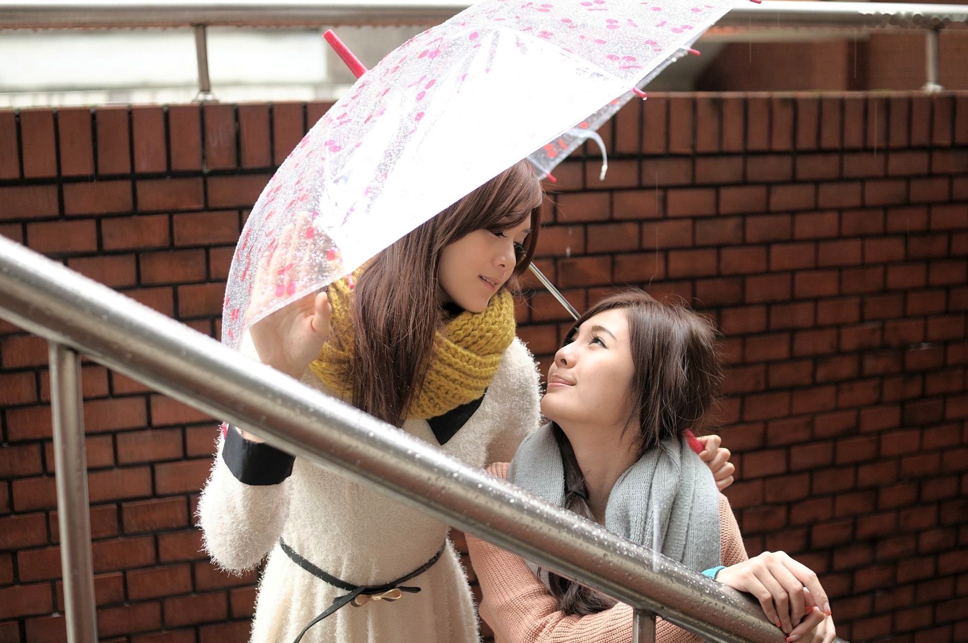 Gallery - 台湾正妹鲔鱼徐玮吟与蔡小洁写真集：清新户外私房与温馨室内居家风格合集台湾清新治愈系私房照户外 女神私房照_秀色女神 - image 59