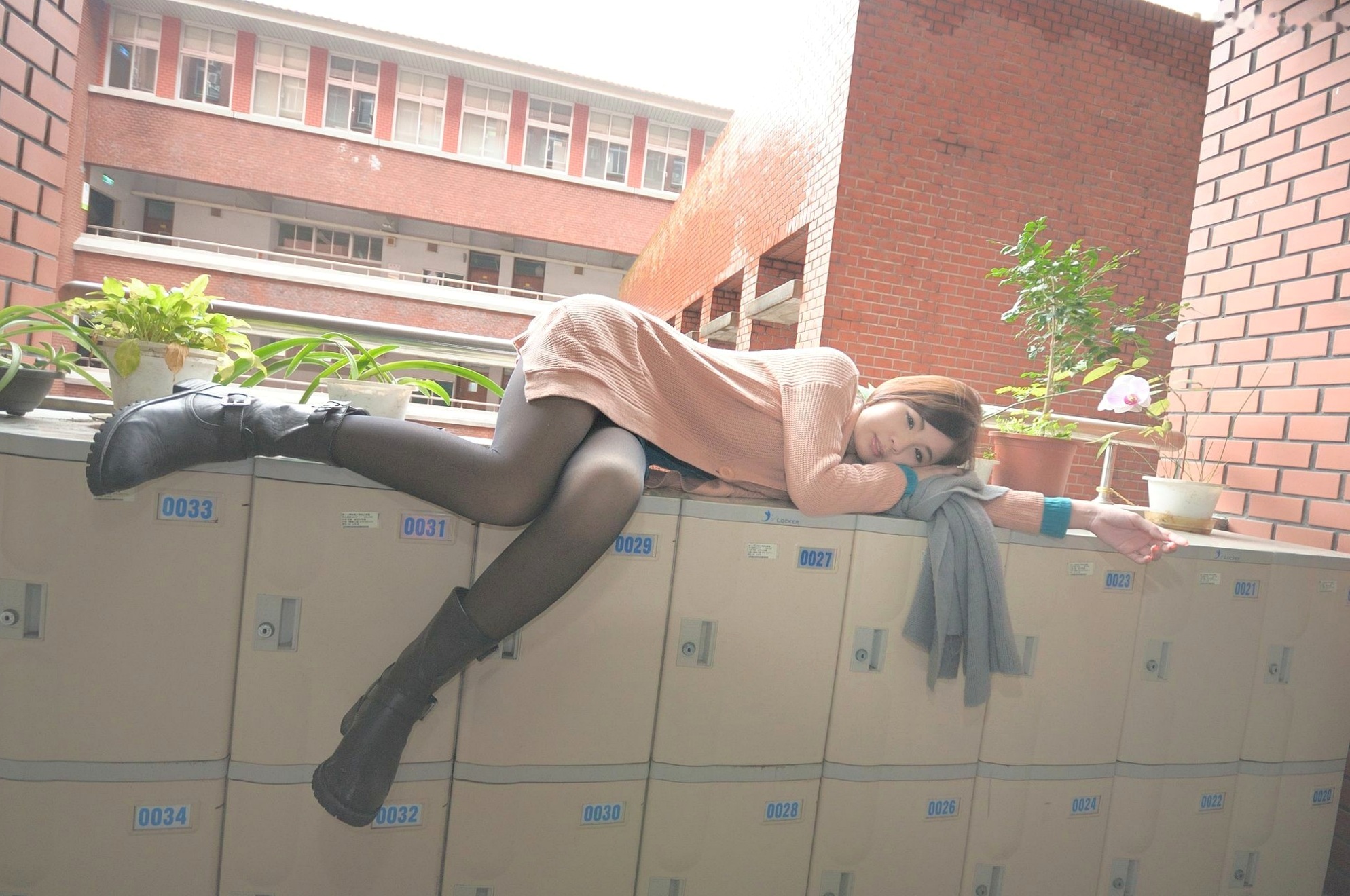 Gallery - 台湾正妹鲔鱼徐玮吟与蔡小洁写真集：清新户外私房与温馨室内居家风格合集台湾清新治愈系私房照户外 女神私房照_秀色女神 - image 65