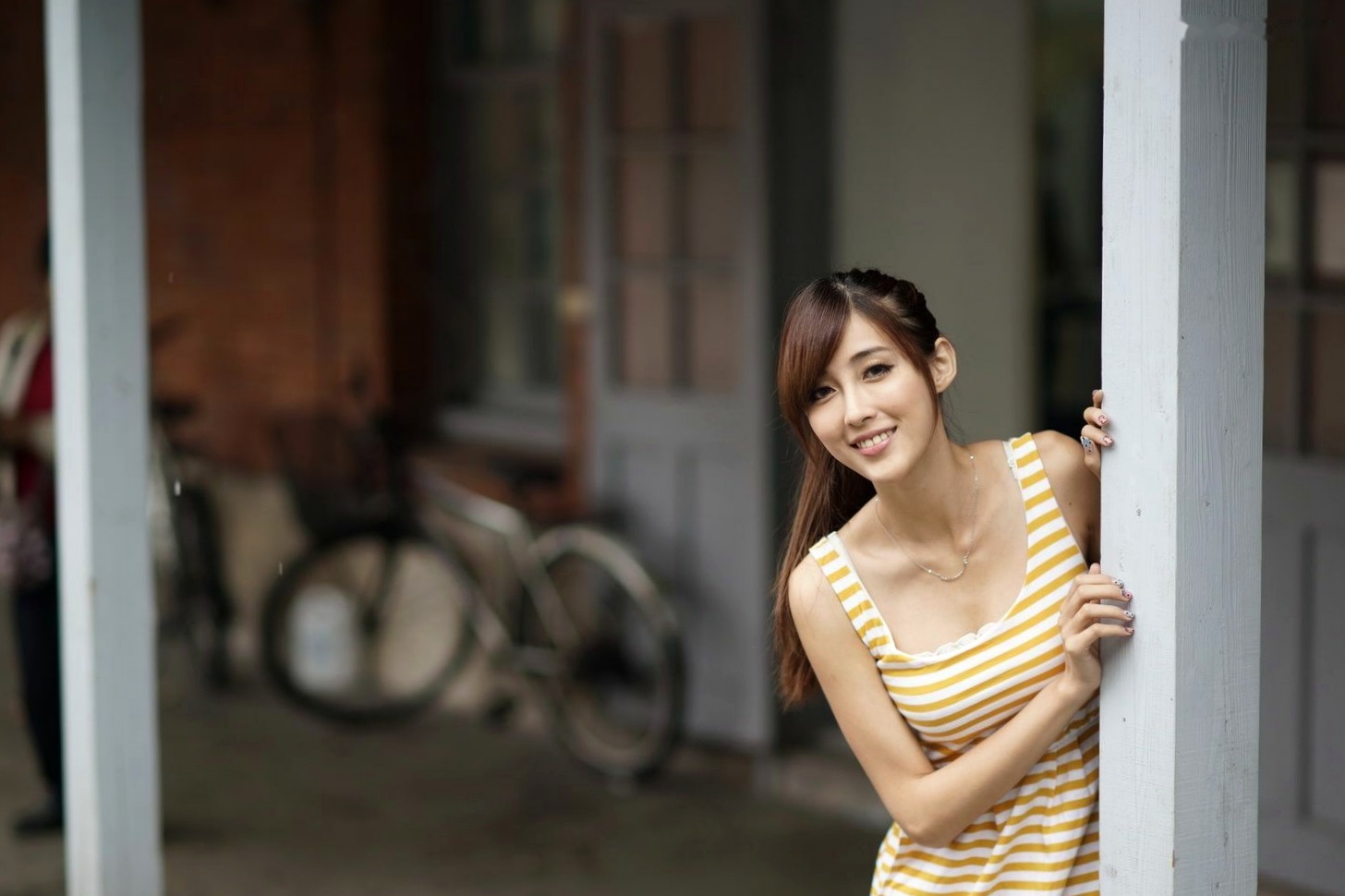 台湾正妹Kila晶晶/金允乔校园美拍：清新纯美针织衫户外写真系列图片