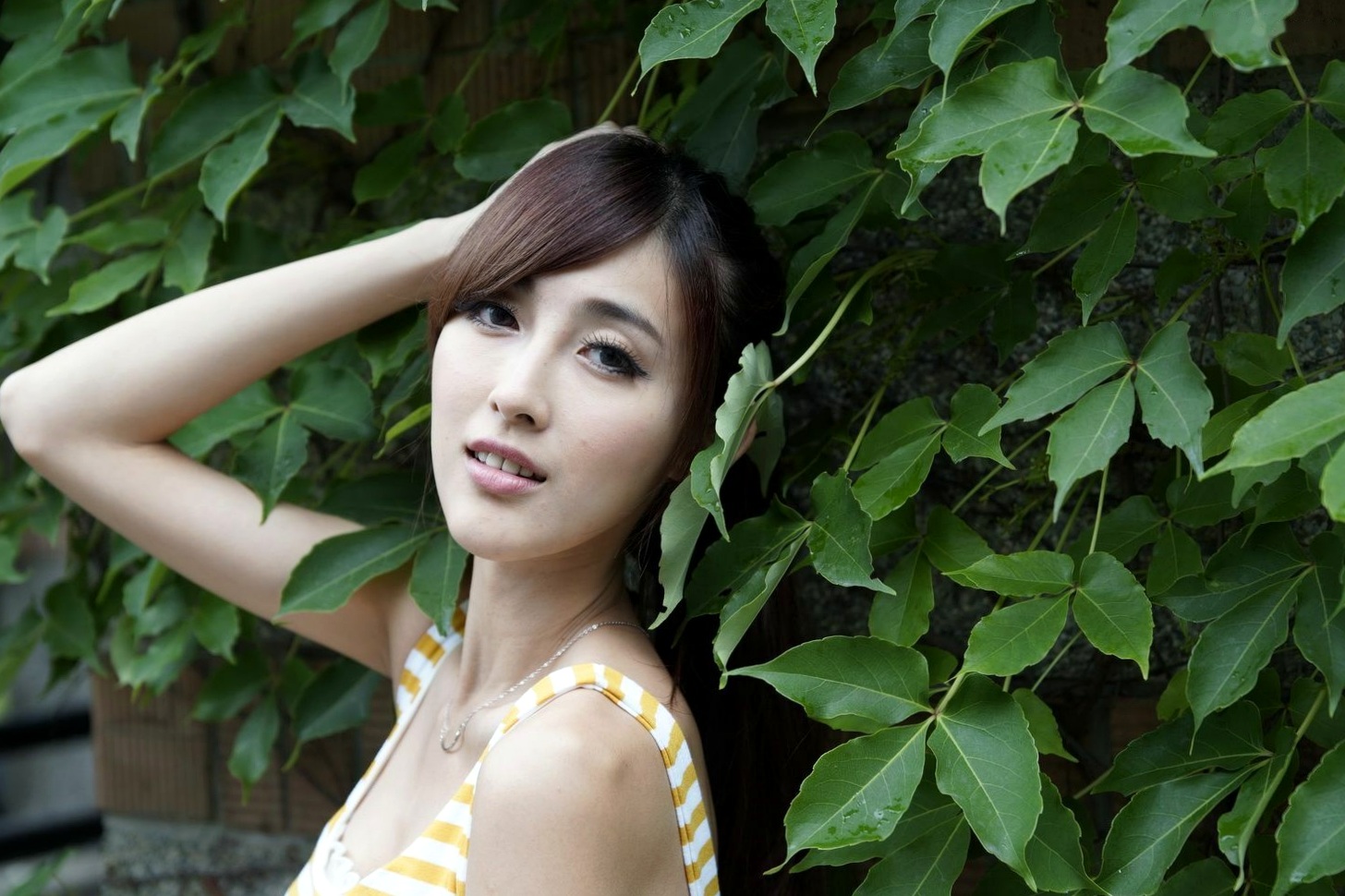 台湾正妹Kila晶晶/金允乔校园美拍：清新纯美针织衫户外写真系列图片