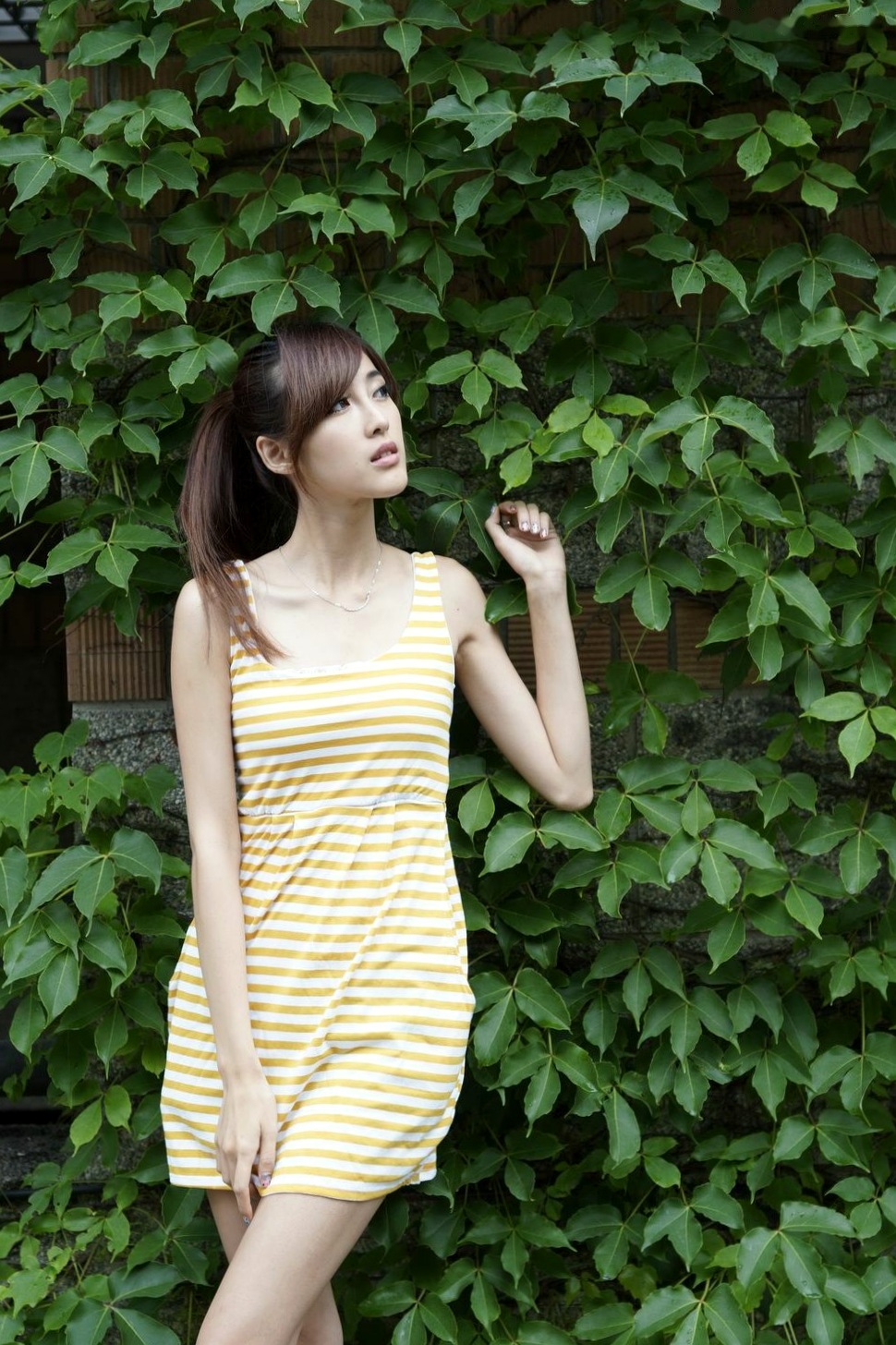 台湾正妹Kila晶晶/金允乔校园美拍：清新纯美针织衫户外写真系列图片