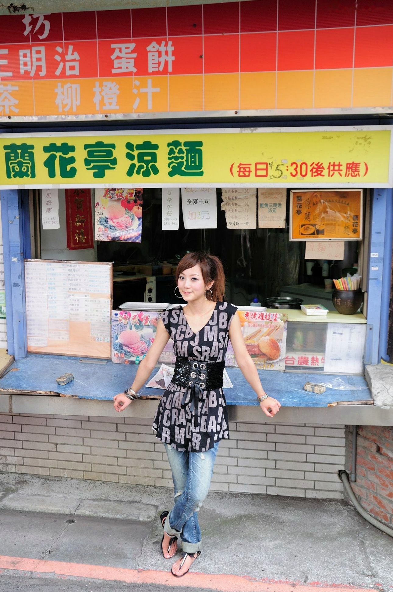 Gallery - 台湾正妹张允霏Mikako公馆商圈清新街拍写真，时尚牛仔造型展现甜美灵动邻家气质台湾街拍清新气质治愈系 女神私房照_秀色女神 - image 75