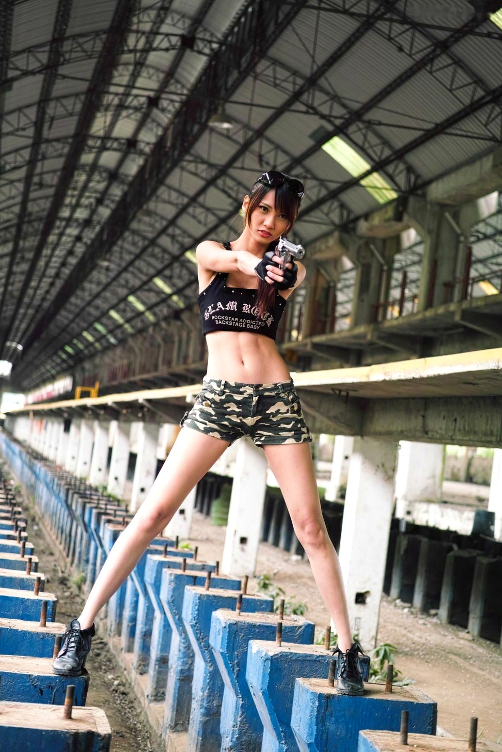 Gallery - 台湾正妹蔡译心Candice《南港废墟外拍》：野性战术风写真，冷艳长腿尽显飒爽魅力台湾户外美腿冷艳角色扮演 女神私房照_秀色女神 - image 8