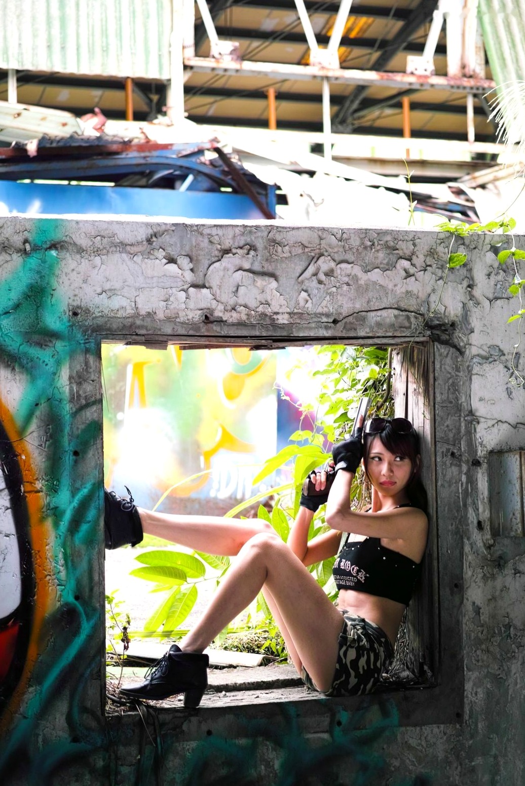 Gallery - 台湾正妹蔡译心Candice《南港废墟外拍》：野性战术风写真，冷艳长腿尽显飒爽魅力台湾户外美腿冷艳角色扮演 女神私房照_秀色女神 - image 15