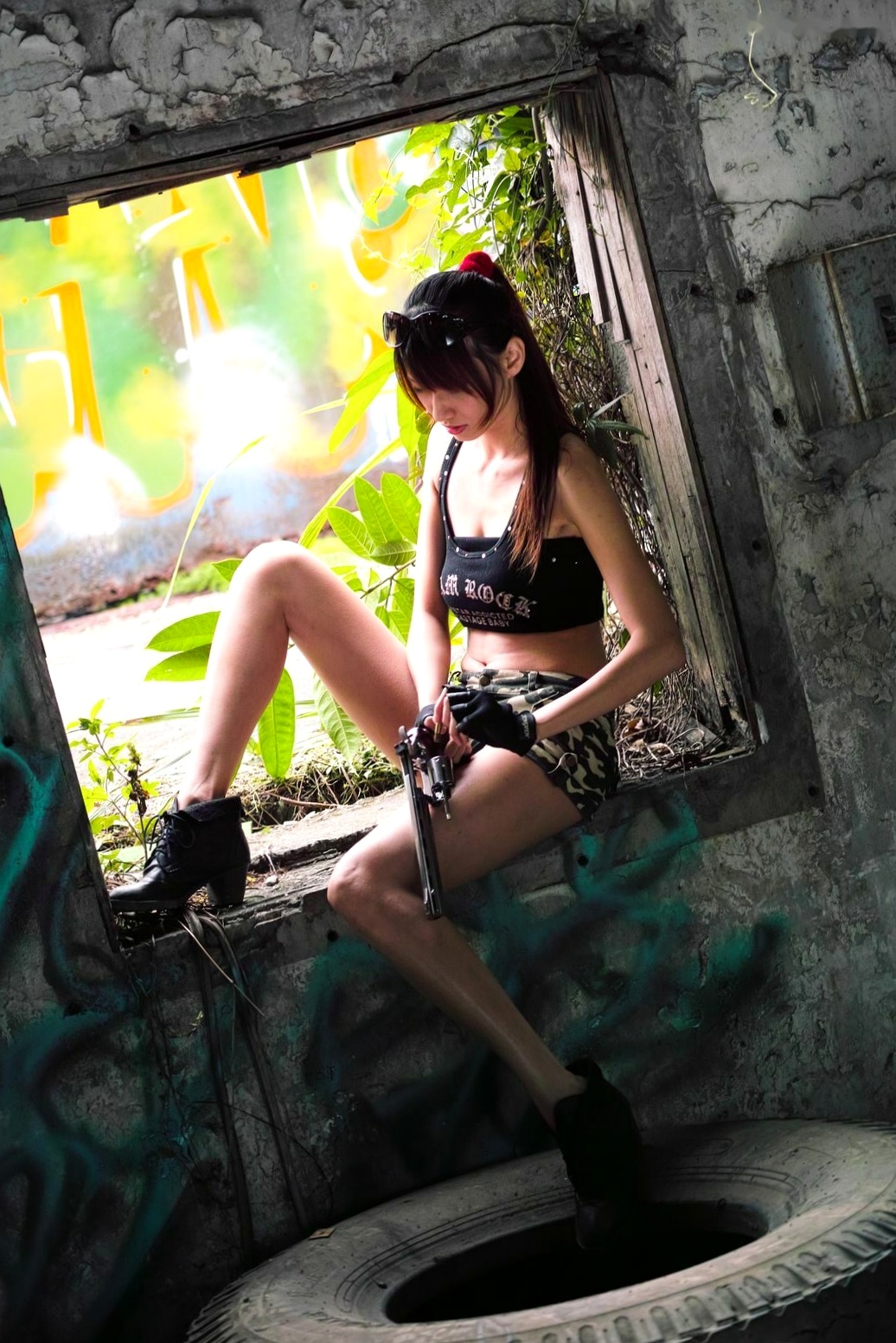 Gallery - 台湾正妹蔡译心Candice《南港废墟外拍》：野性战术风写真，冷艳长腿尽显飒爽魅力台湾户外美腿冷艳角色扮演 女神私房照_秀色女神 - image 16