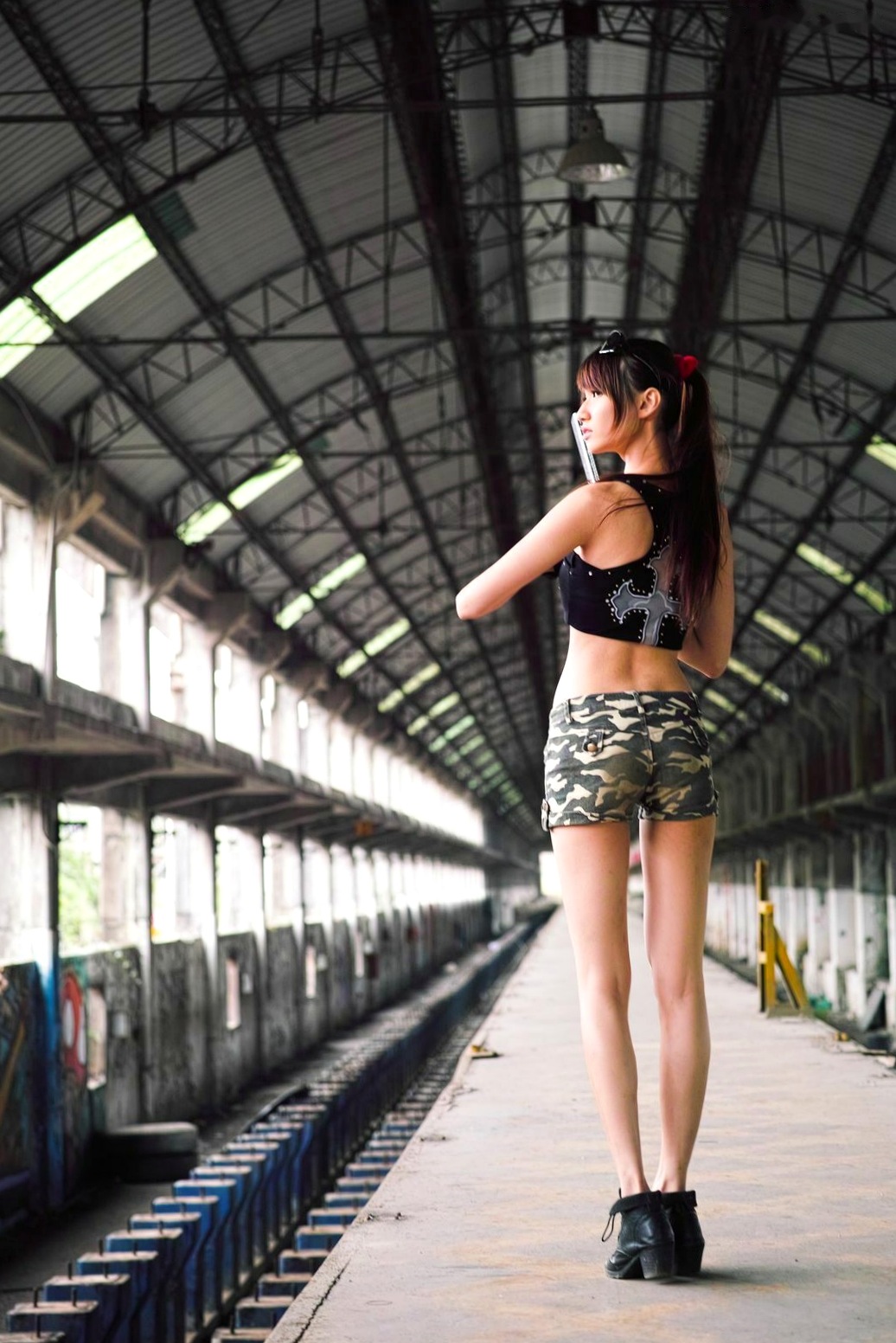 Gallery - 台湾正妹蔡译心Candice《南港废墟外拍》：野性战术风写真，冷艳长腿尽显飒爽魅力台湾户外美腿冷艳角色扮演 女神私房照_秀色女神 - image 21