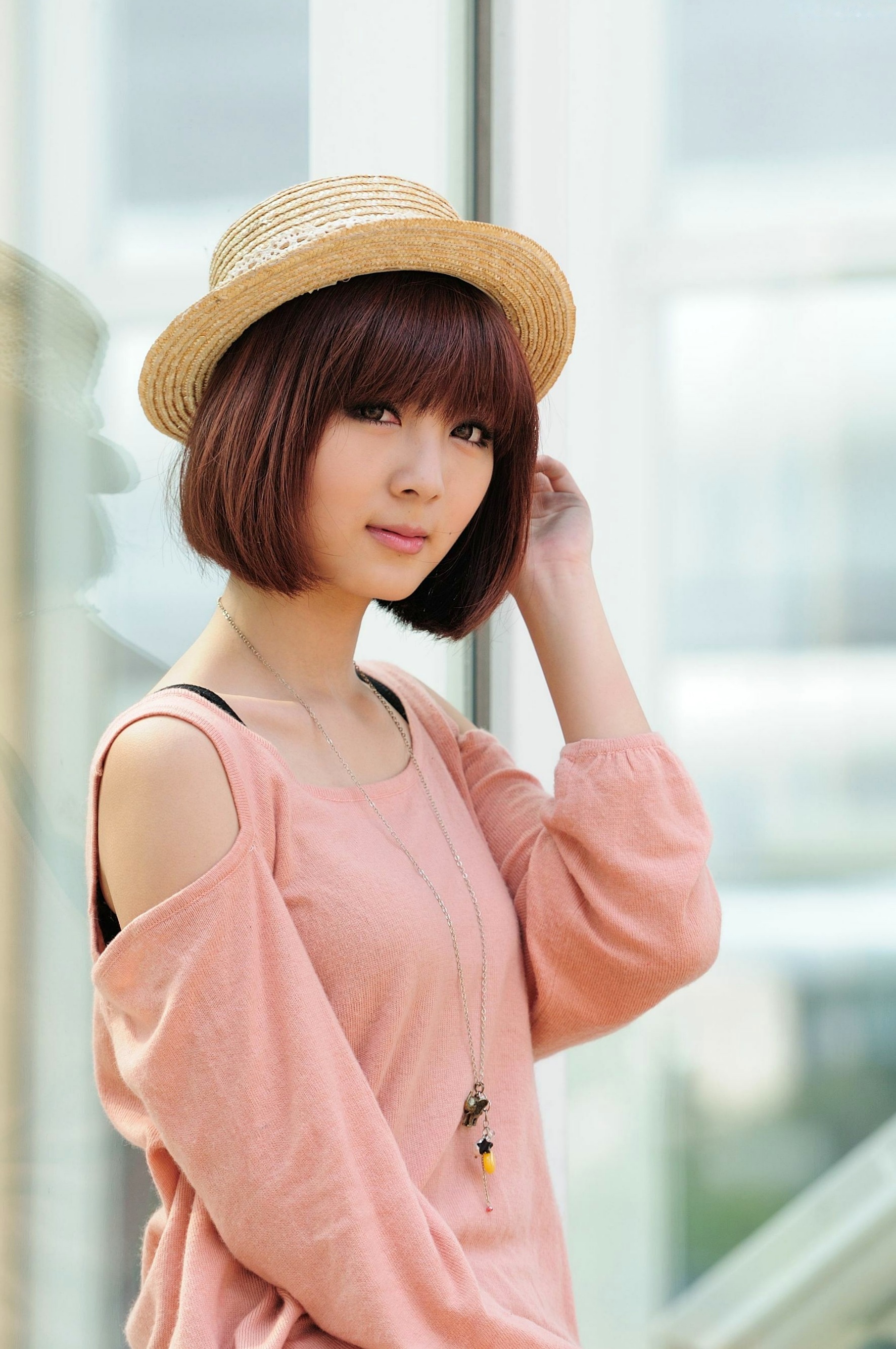 Gallery - 台湾短发美女小猪patty清新校园风写真，窗畔阳光下的文艺少女居家感街拍套图台湾清新街拍美腿治愈系 女神私房照_秀色女神 - image 8