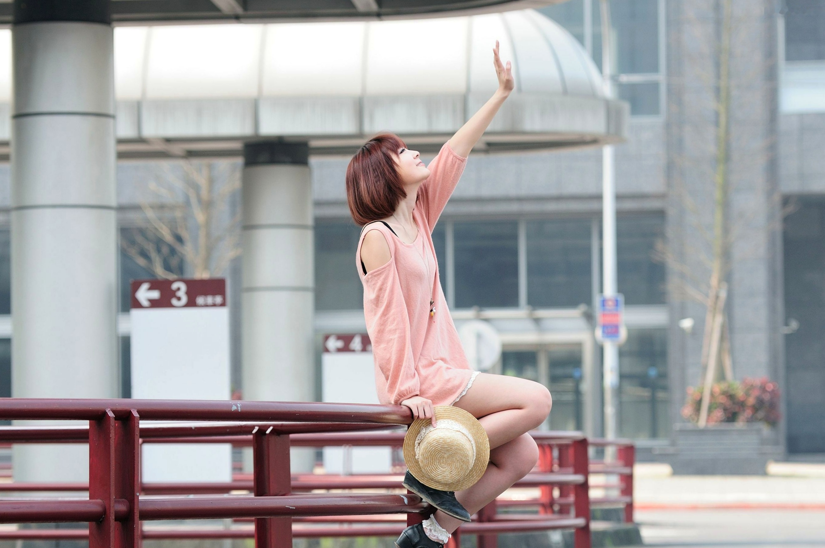 Gallery - 台湾短发美女小猪patty清新校园风写真，窗畔阳光下的文艺少女居家感街拍套图台湾清新街拍美腿治愈系 女神私房照_秀色女神 - image 11
