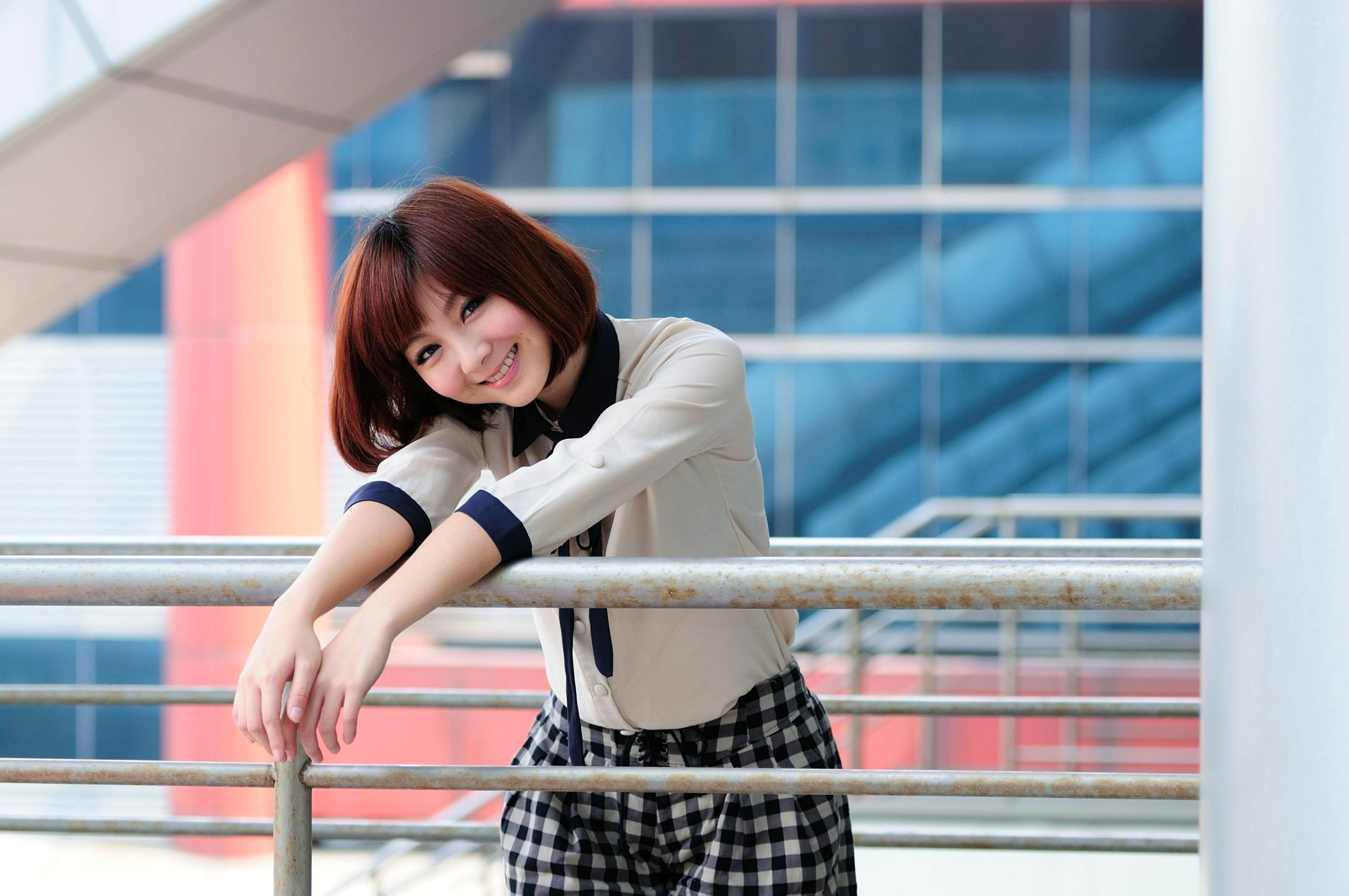 Gallery - 台湾短发美女小猪patty清新校园风写真，窗畔阳光下的文艺少女居家感街拍套图台湾清新街拍美腿治愈系 女神私房照_秀色女神 - image 16