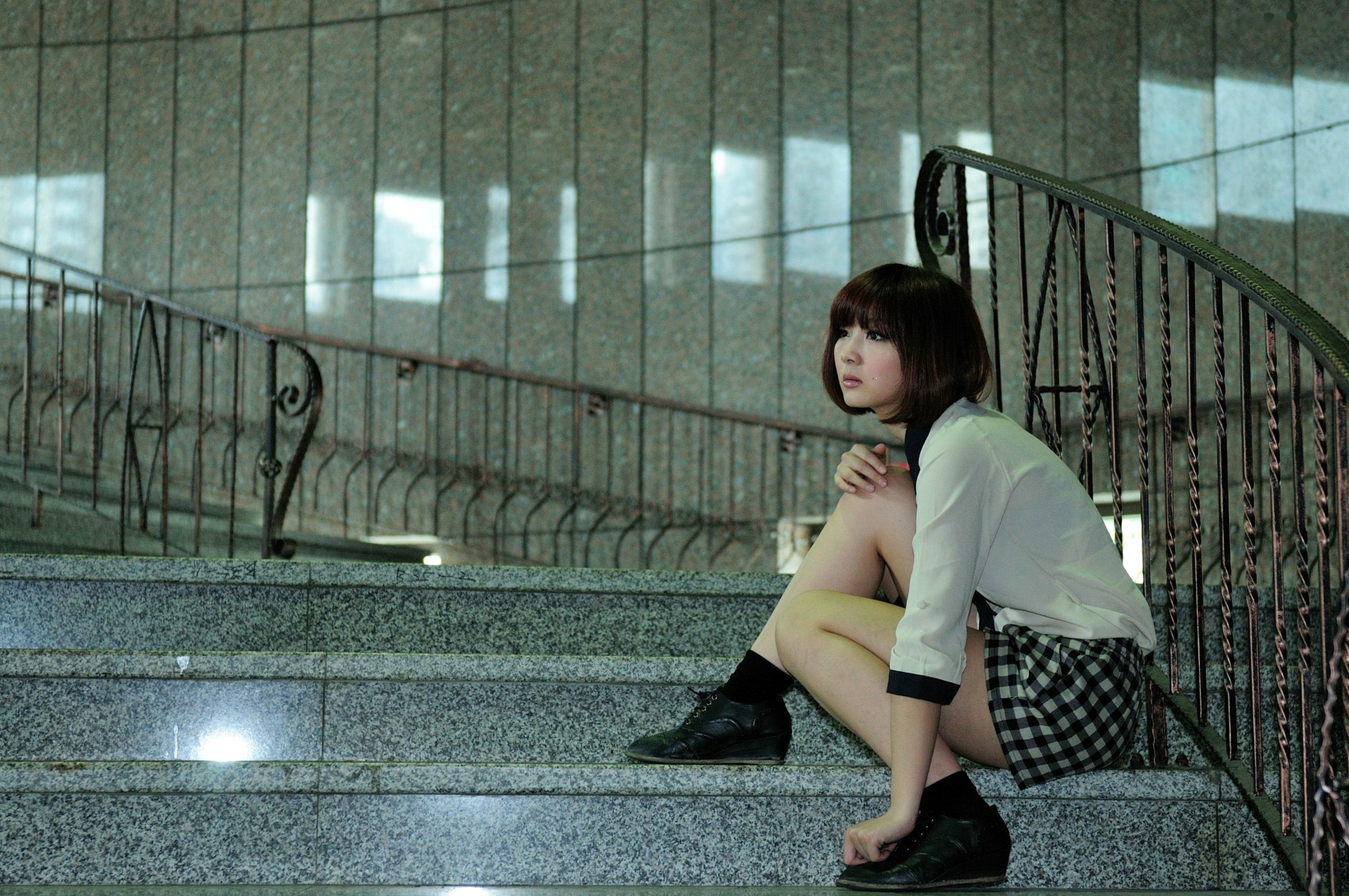 Gallery - 台湾短发美女小猪patty清新校园风写真，窗畔阳光下的文艺少女居家感街拍套图台湾清新街拍美腿治愈系 女神私房照_秀色女神 - image 33