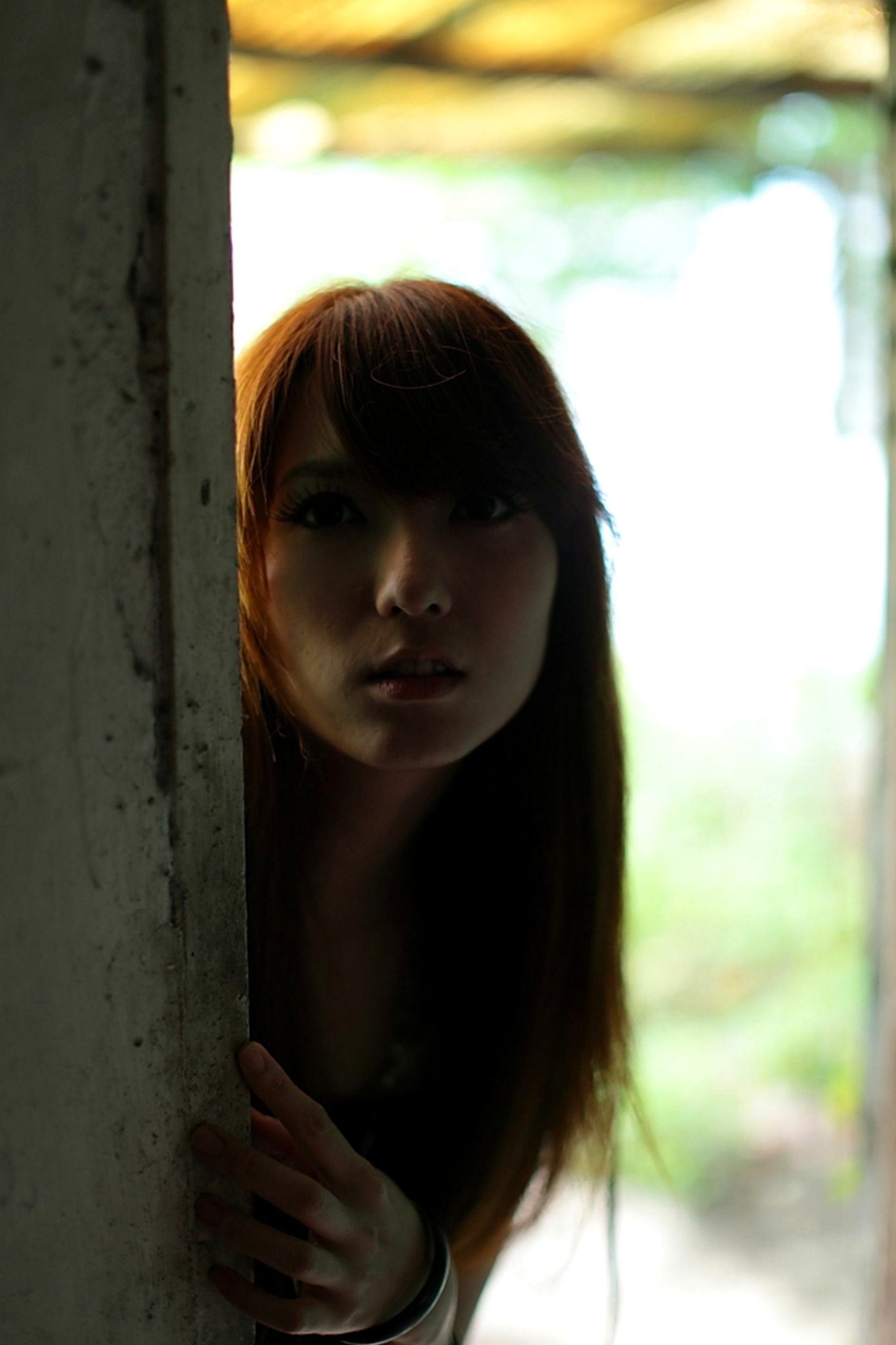 台湾美女小静《农场初夏田园风光》清新私房写真集，古旧建筑背景下的文艺气质美女，初夏田野间的治愈系视觉盛宴