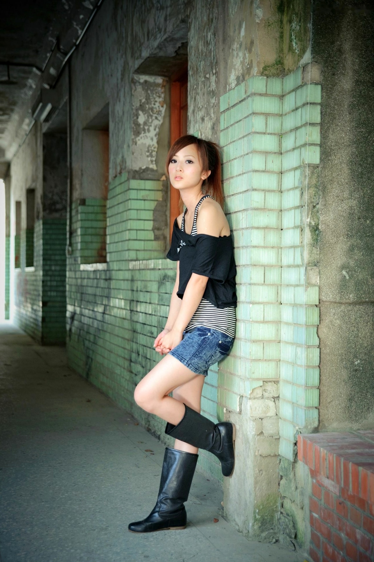 Gallery - 台湾正妹果子MM/张凯洁《华山文创园》清新街拍写真，户外文艺气质邻家女神私房合集台湾街拍清新气质治愈系 女神私房照_秀色女神 - image 36