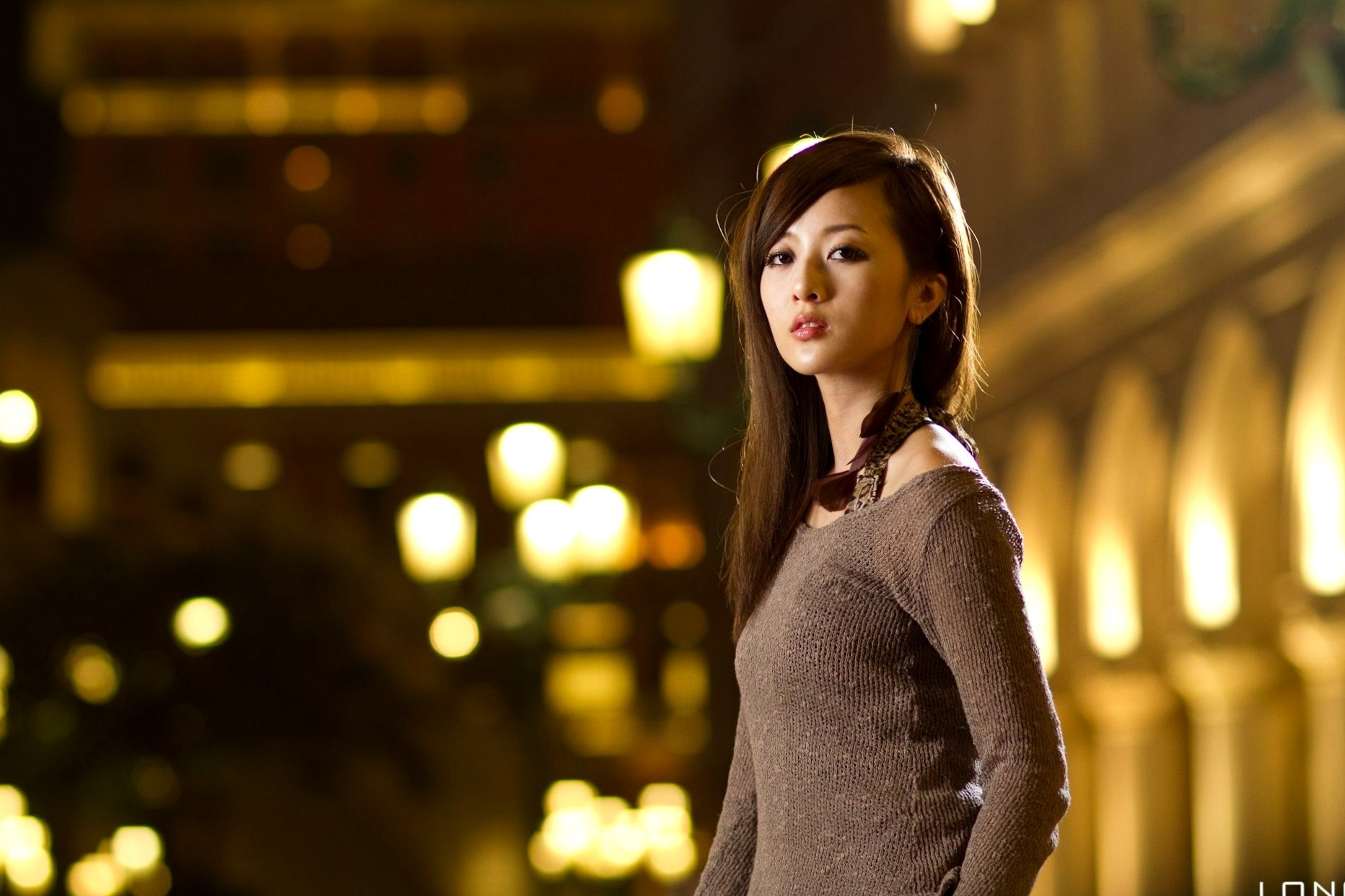 Gallery - 台湾正妹张允霏果子MM港澳之旅夜景写真，时尚豹纹长裙尽显冷艳气质台湾街拍冷艳气质户外 女神私房照_秀色女神 - image 21