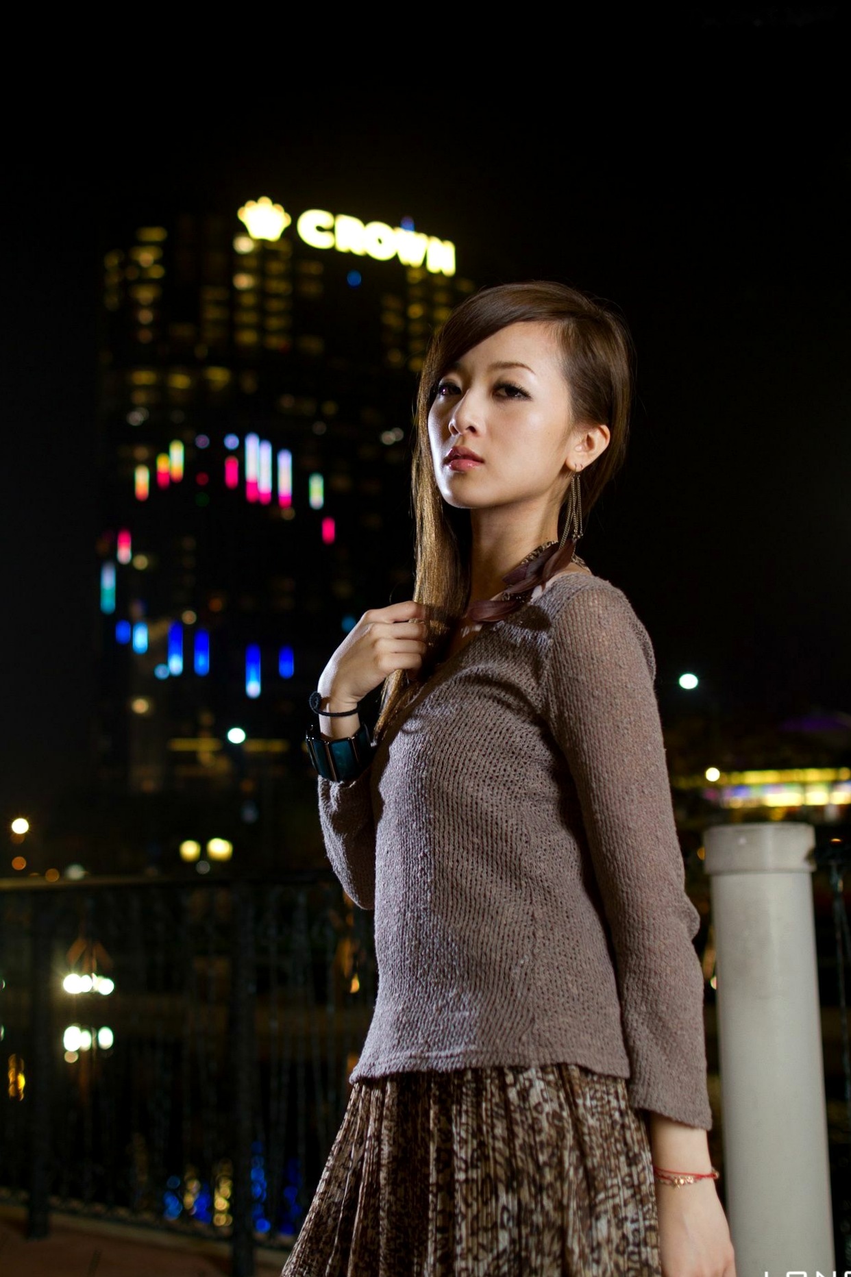 Gallery - 台湾正妹张允霏果子MM港澳之旅夜景写真，时尚豹纹长裙尽显冷艳气质台湾街拍冷艳气质户外 女神私房照_秀色女神 - image 36