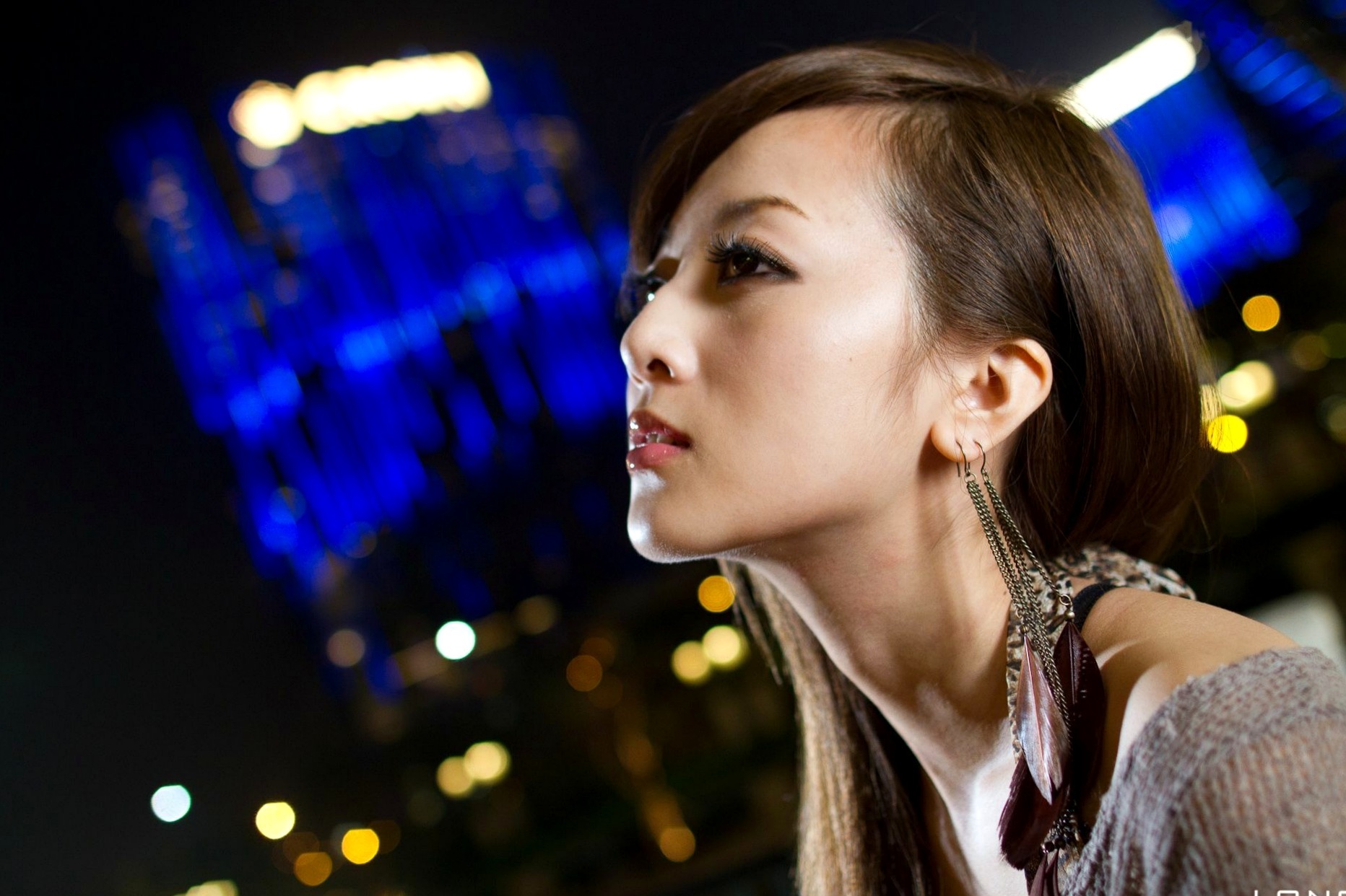 Gallery - 台湾正妹张允霏果子MM港澳之旅夜景写真，时尚豹纹长裙尽显冷艳气质台湾街拍冷艳气质户外 女神私房照_秀色女神 - image 39