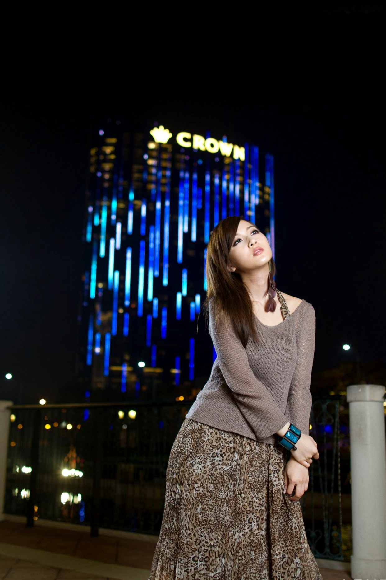 Gallery - 台湾正妹张允霏果子MM港澳之旅夜景写真，时尚豹纹长裙尽显冷艳气质台湾街拍冷艳气质户外 女神私房照_秀色女神 - image 41
