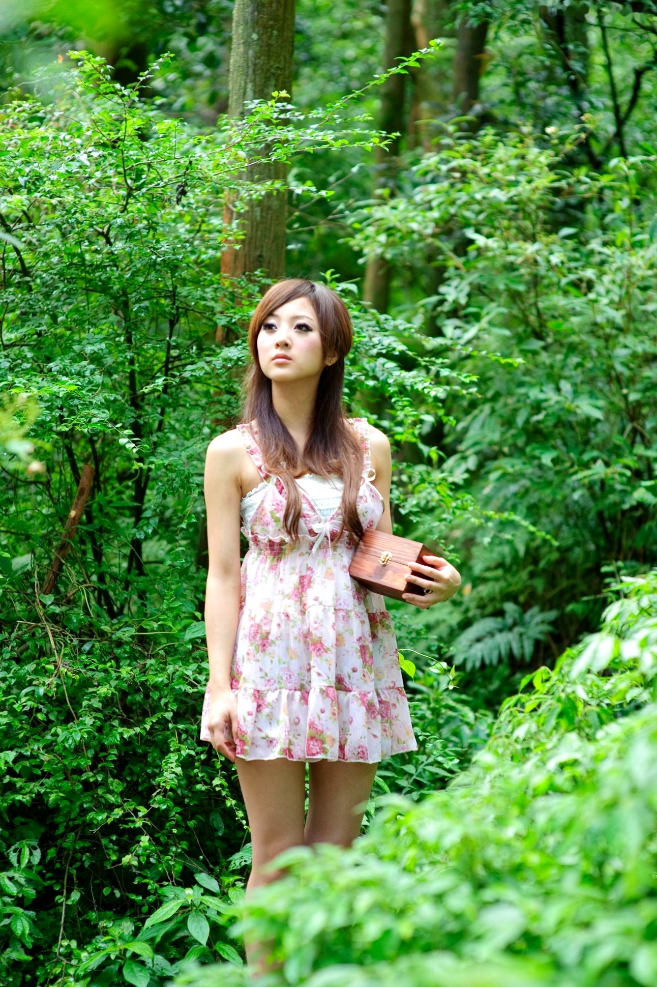 Gallery - 台湾正妹Mikako户外写真：白色圆舞曲的清新漫步与黑色执念的冷艳魅力台湾户外气质清新冷艳 女神私房照_秀色女神 - image 8