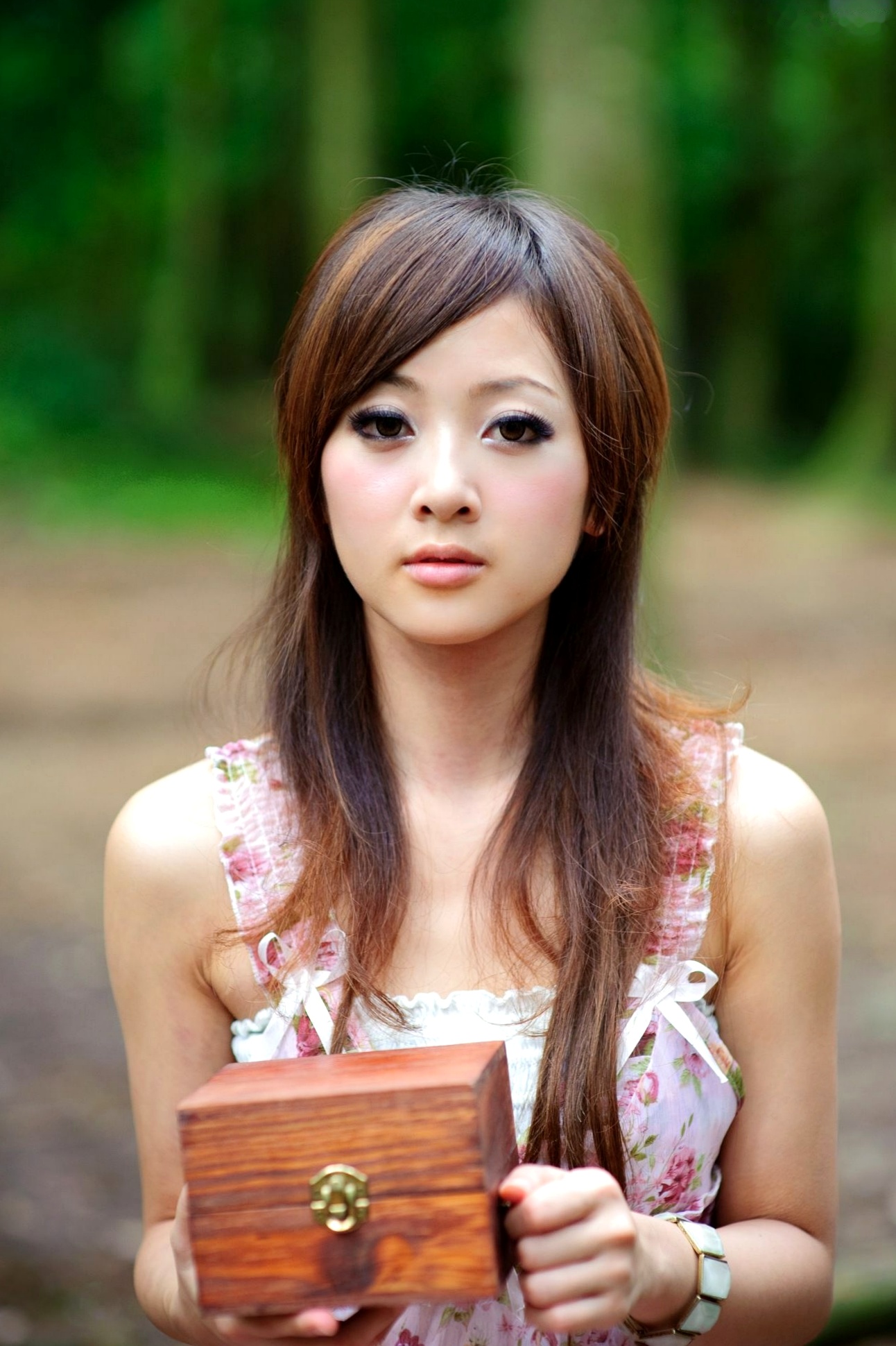 Gallery - 台湾正妹Mikako户外写真：白色圆舞曲的清新漫步与黑色执念的冷艳魅力台湾户外气质清新冷艳 女神私房照_秀色女神 - image 10