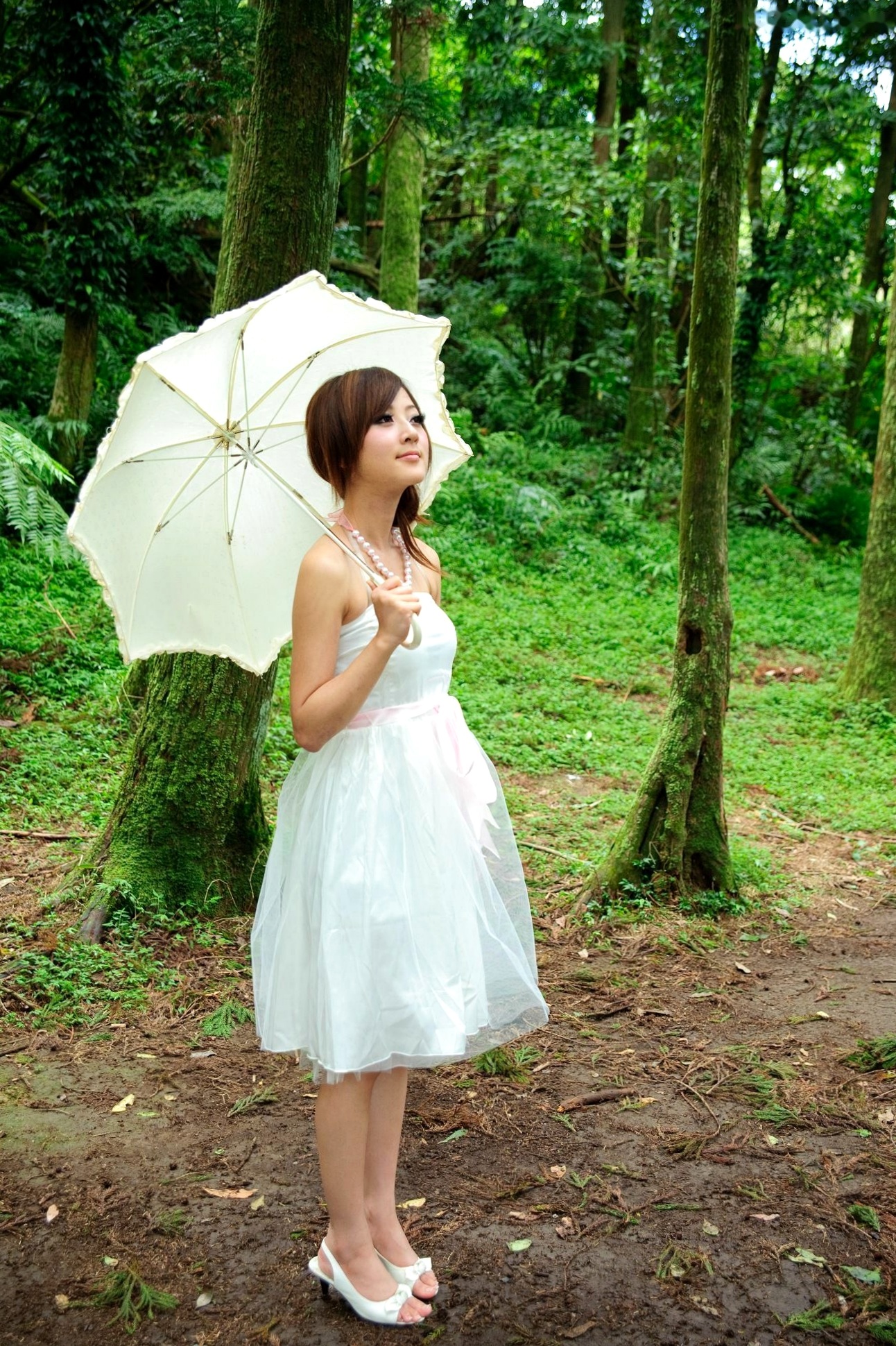 Gallery - 台湾正妹Mikako户外写真：白色圆舞曲的清新漫步与黑色执念的冷艳魅力台湾户外气质清新冷艳 女神私房照_秀色女神 - image 22