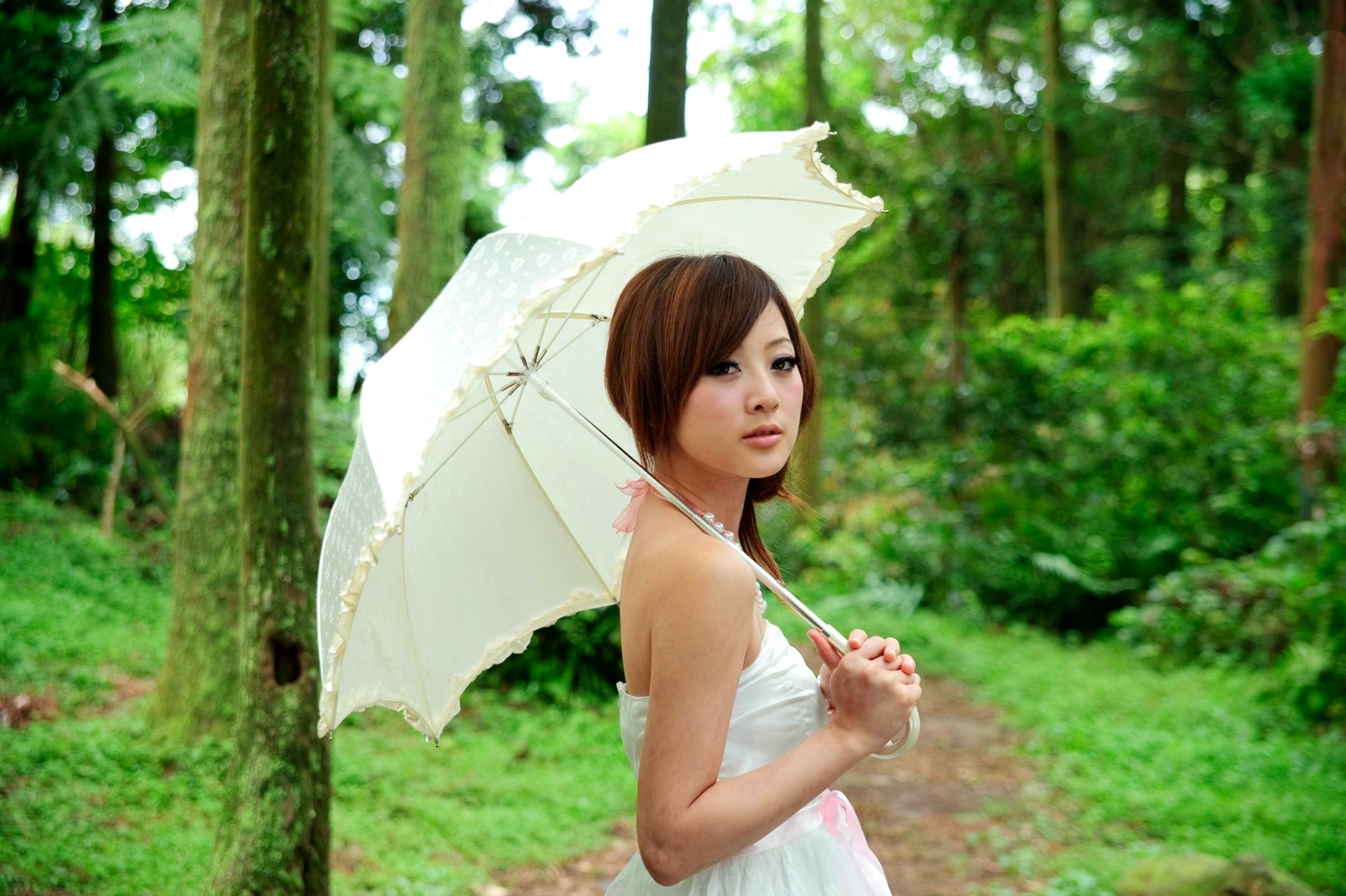Gallery - 台湾正妹Mikako户外写真：白色圆舞曲的清新漫步与黑色执念的冷艳魅力台湾户外气质清新冷艳 女神私房照_秀色女神 - image 23