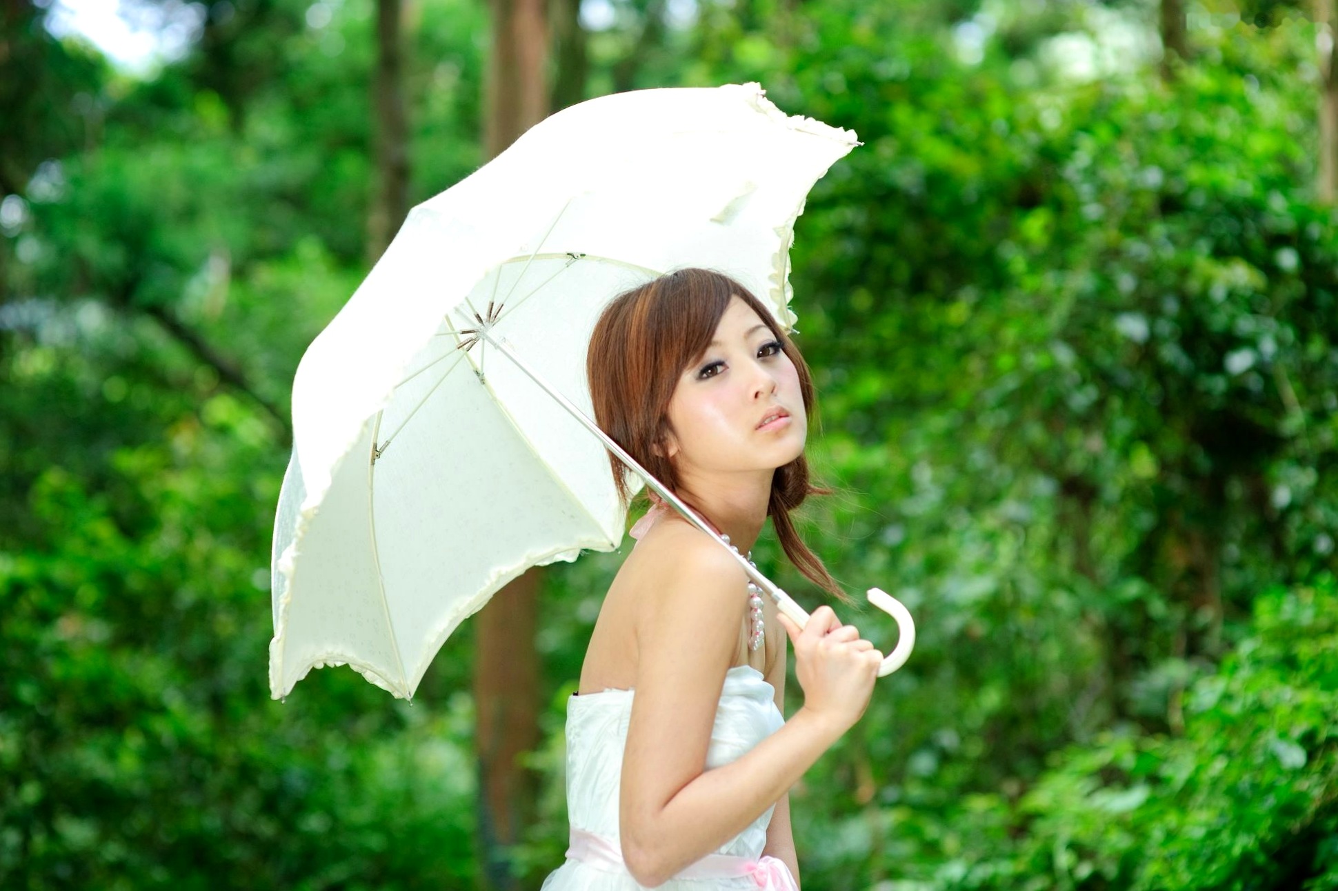 Gallery - 台湾正妹Mikako户外写真：白色圆舞曲的清新漫步与黑色执念的冷艳魅力台湾户外气质清新冷艳 女神私房照_秀色女神 - image 37