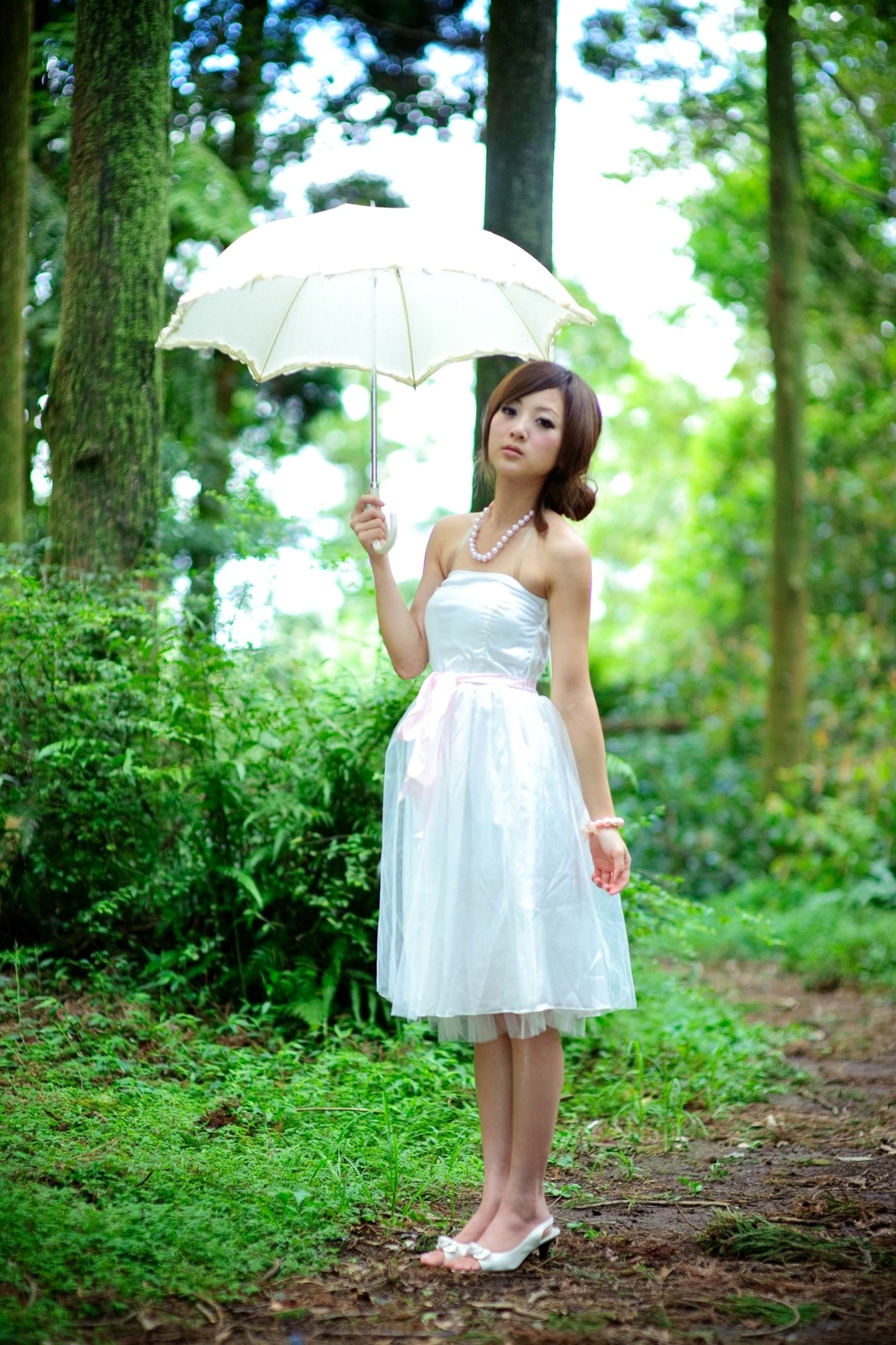 Gallery - 台湾正妹Mikako户外写真：白色圆舞曲的清新漫步与黑色执念的冷艳魅力台湾户外气质清新冷艳 女神私房照_秀色女神 - image 38