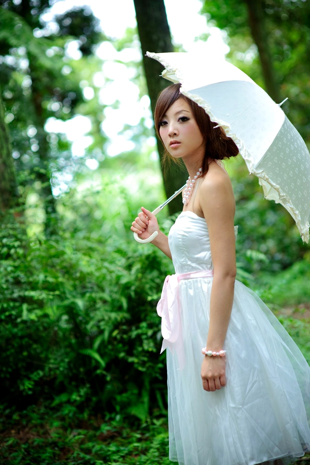 Gallery - 台湾正妹Mikako户外写真：白色圆舞曲的清新漫步与黑色执念的冷艳魅力台湾户外气质清新冷艳 女神私房照_秀色女神 - image 39