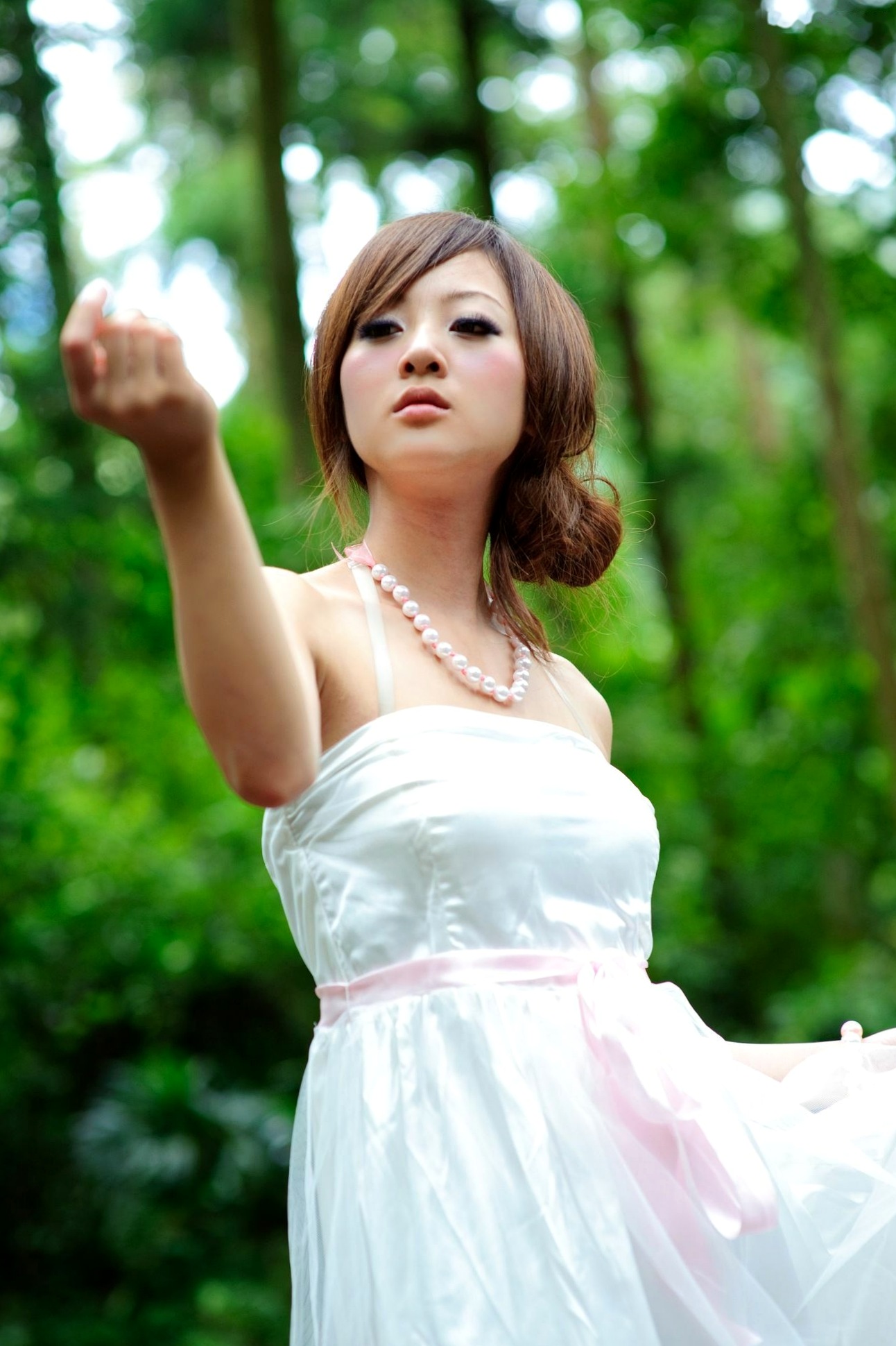 Gallery - 台湾正妹Mikako户外写真：白色圆舞曲的清新漫步与黑色执念的冷艳魅力台湾户外气质清新冷艳 女神私房照_秀色女神 - image 43