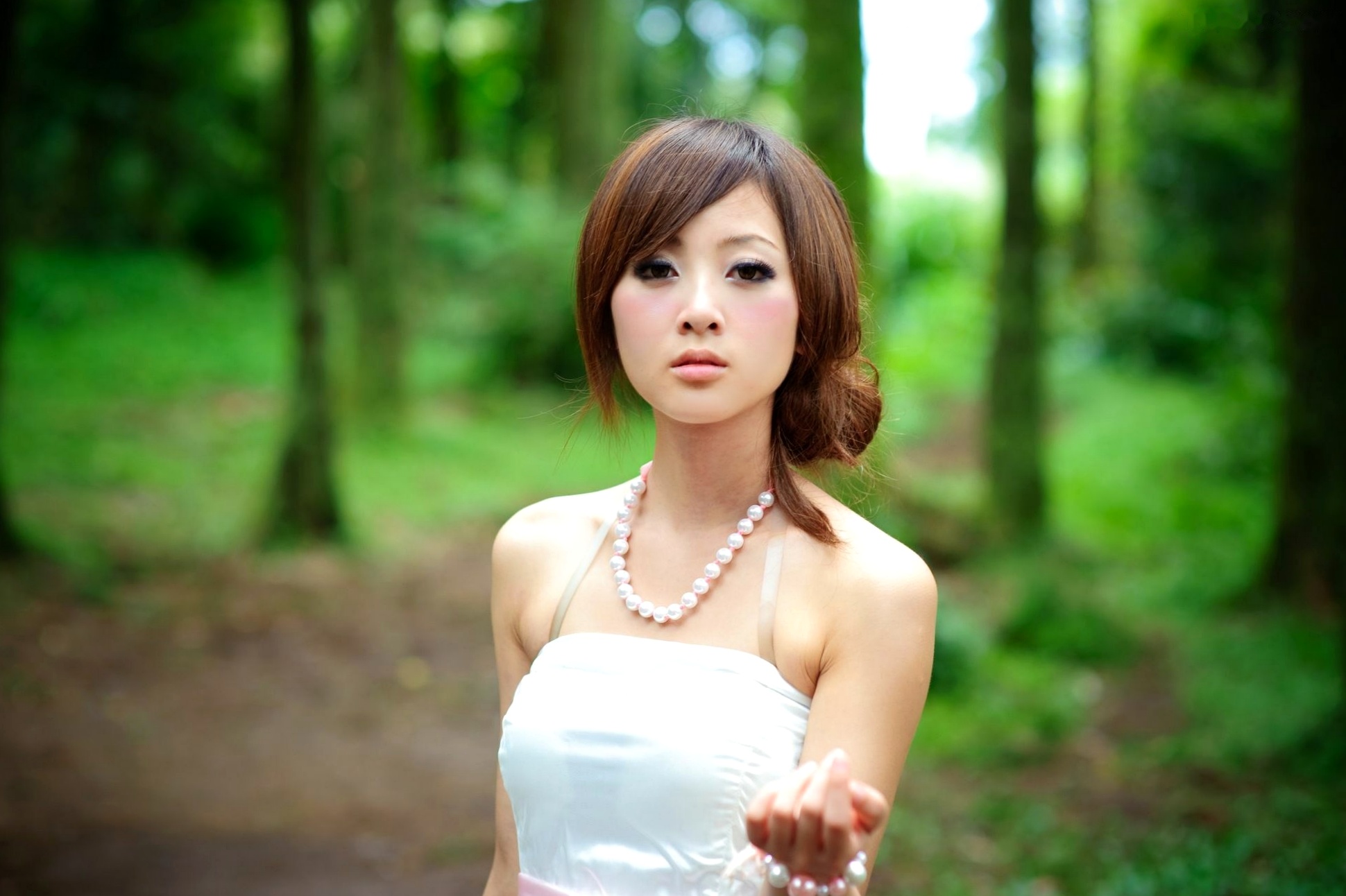 Gallery - 台湾正妹Mikako户外写真：白色圆舞曲的清新漫步与黑色执念的冷艳魅力台湾户外气质清新冷艳 女神私房照_秀色女神 - image 44