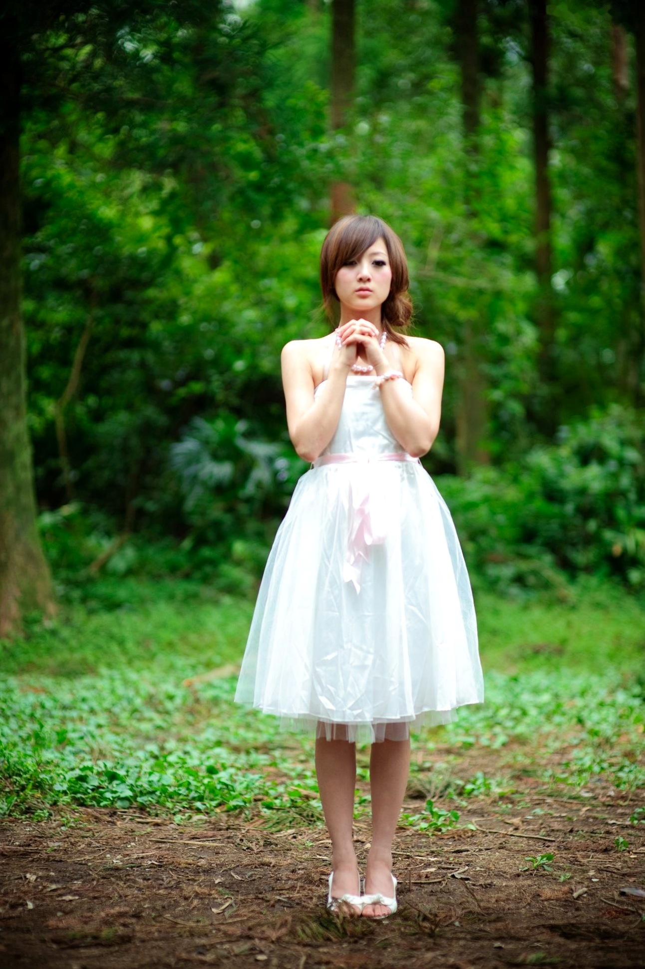 Gallery - 台湾正妹Mikako户外写真：白色圆舞曲的清新漫步与黑色执念的冷艳魅力台湾户外气质清新冷艳 女神私房照_秀色女神 - image 45