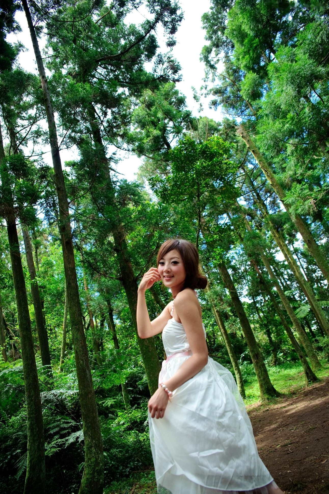 Gallery - 台湾正妹Mikako户外写真：白色圆舞曲的清新漫步与黑色执念的冷艳魅力台湾户外气质清新冷艳 女神私房照_秀色女神 - image 46