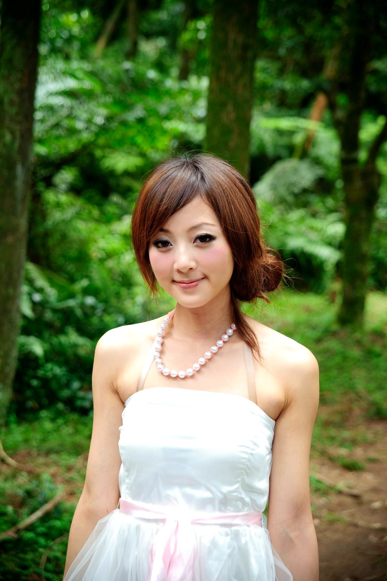 Gallery - 台湾正妹Mikako户外写真：白色圆舞曲的清新漫步与黑色执念的冷艳魅力台湾户外气质清新冷艳 女神私房照_秀色女神 - image 47