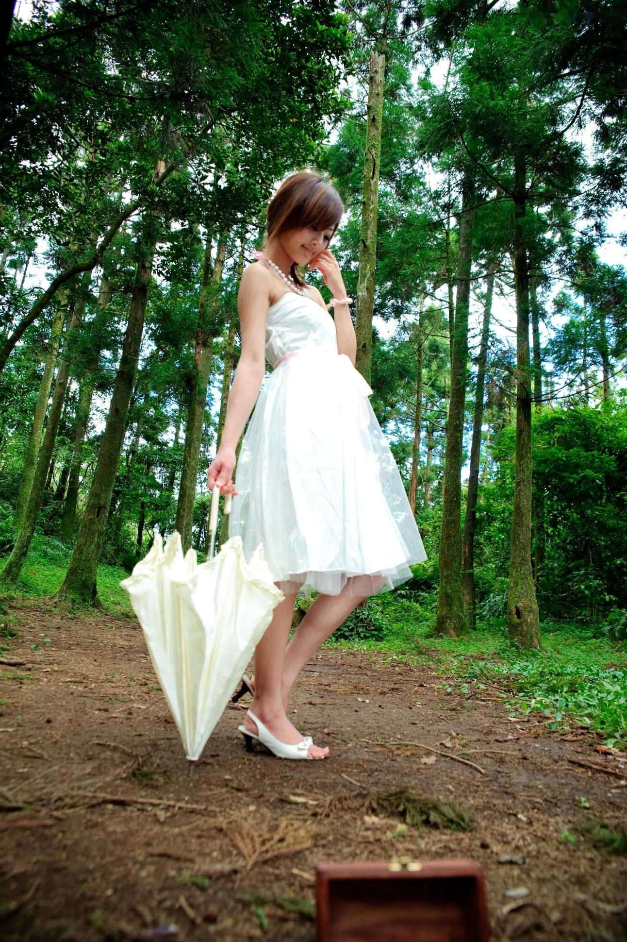 Gallery - 台湾正妹Mikako户外写真：白色圆舞曲的清新漫步与黑色执念的冷艳魅力台湾户外气质清新冷艳 女神私房照_秀色女神 - image 51