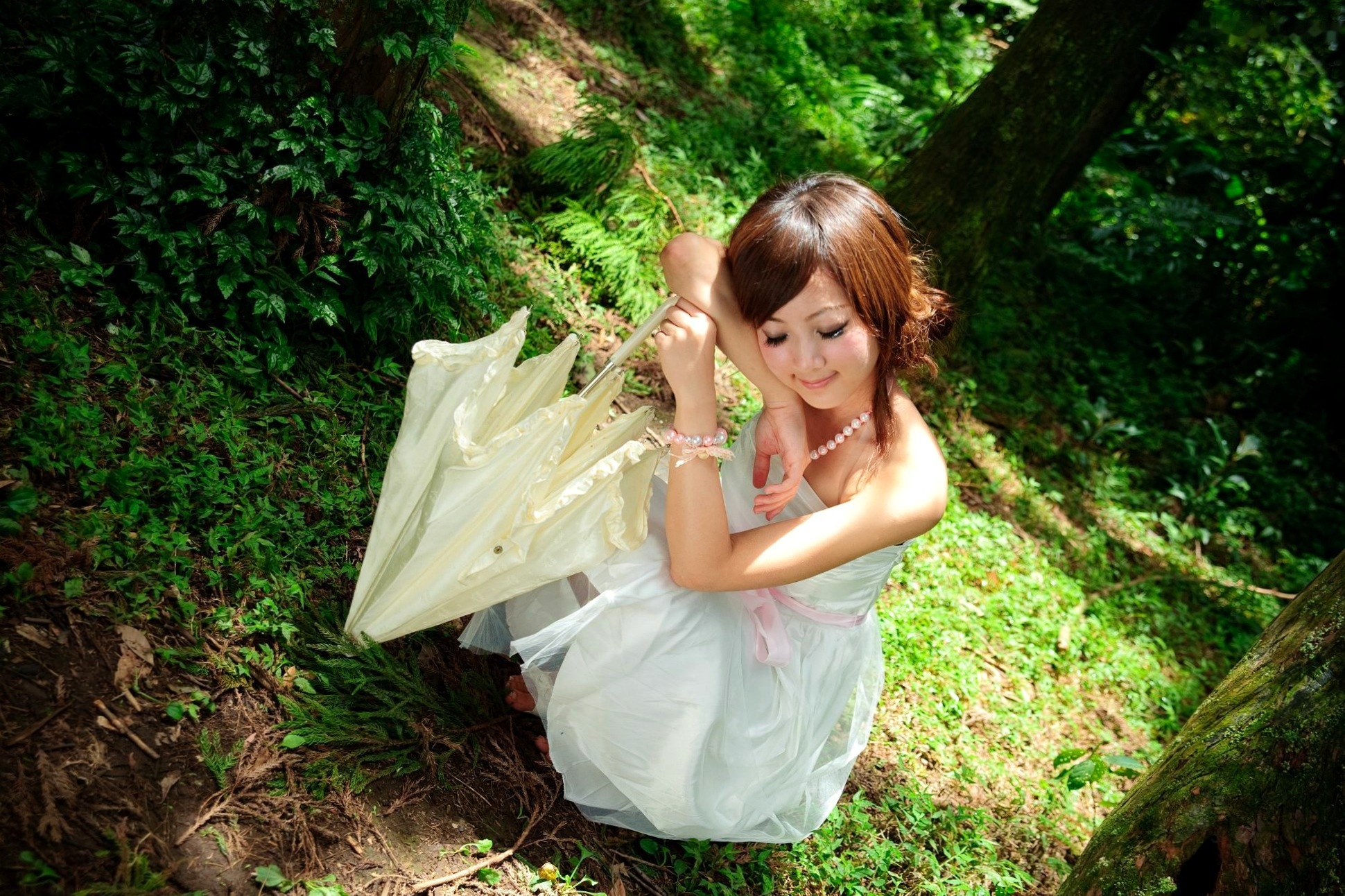 Gallery - 台湾正妹Mikako户外写真：白色圆舞曲的清新漫步与黑色执念的冷艳魅力台湾户外气质清新冷艳 女神私房照_秀色女神 - image 55