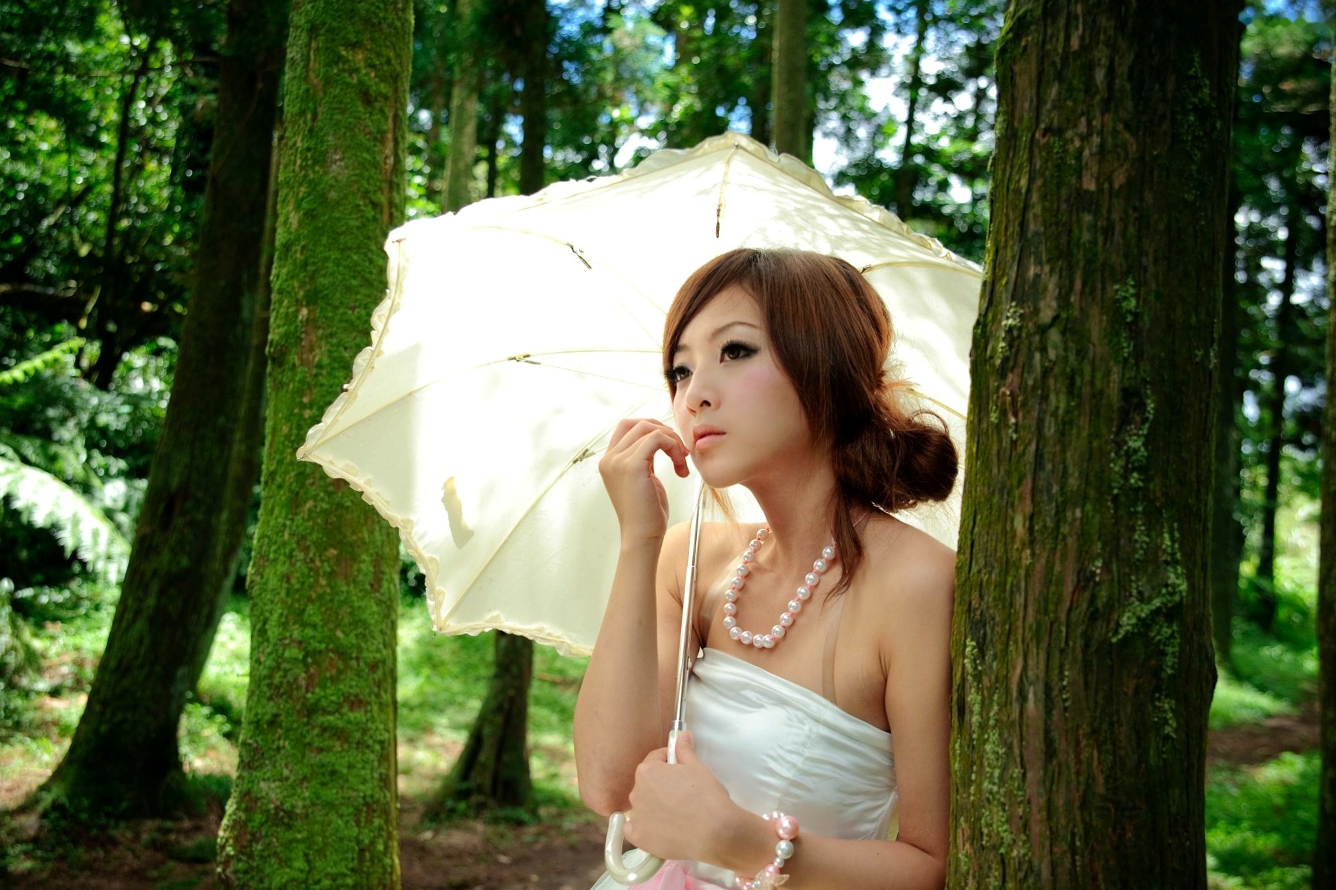 Gallery - 台湾正妹Mikako户外写真：白色圆舞曲的清新漫步与黑色执念的冷艳魅力台湾户外气质清新冷艳 女神私房照_秀色女神 - image 57
