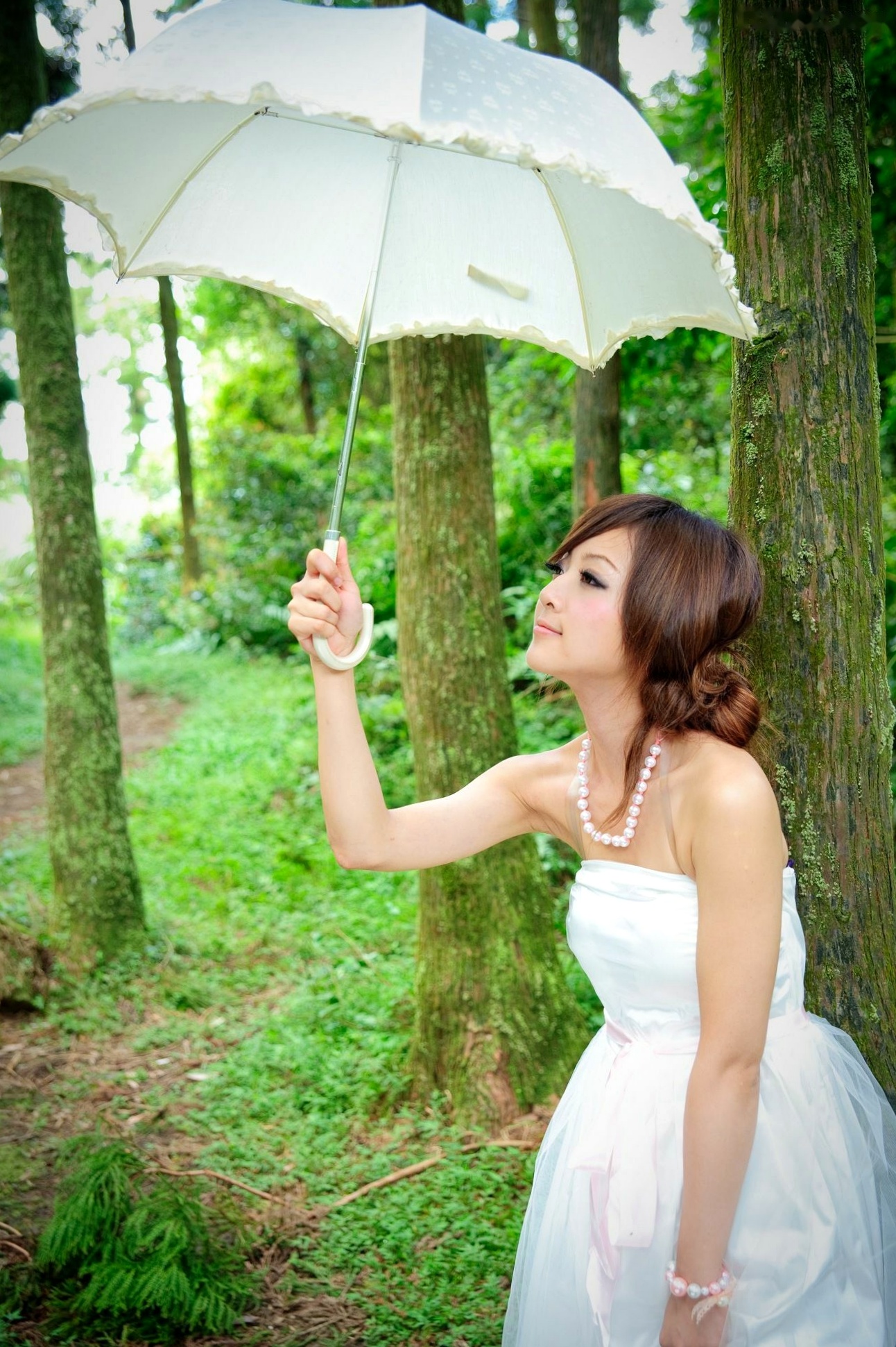 Gallery - 台湾正妹Mikako户外写真：白色圆舞曲的清新漫步与黑色执念的冷艳魅力台湾户外气质清新冷艳 女神私房照_秀色女神 - image 61