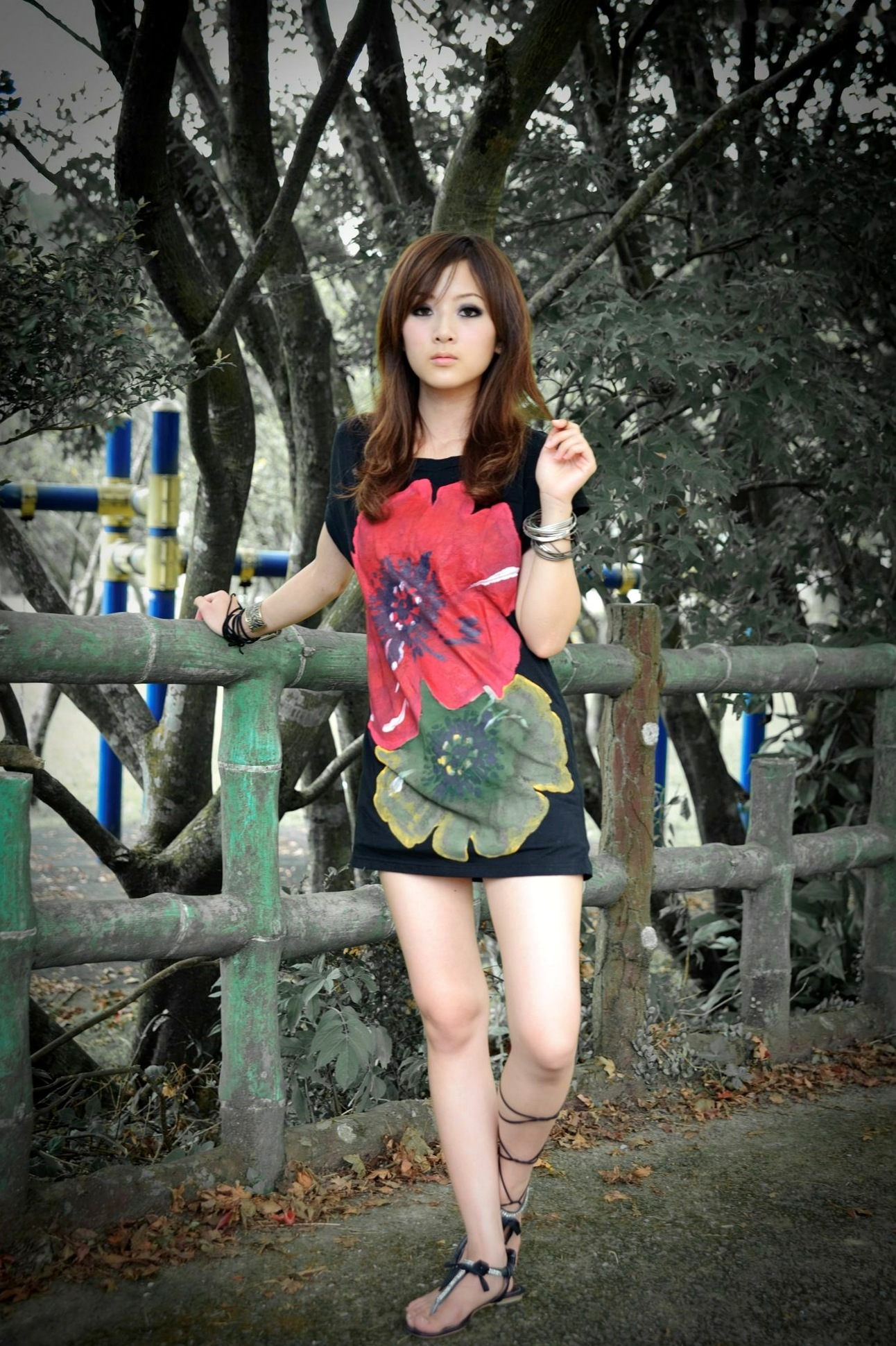 Gallery - 台湾正妹Mikako户外写真：白色圆舞曲的清新漫步与黑色执念的冷艳魅力台湾户外气质清新冷艳 女神私房照_秀色女神 - image 66